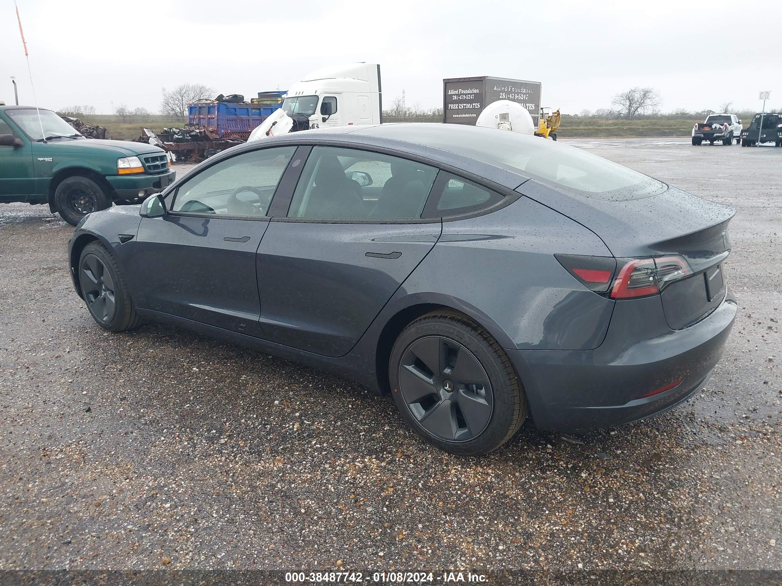 Photo 2 VIN: 5YJ3E1EAXPF704398 - TESLA MODEL 3 