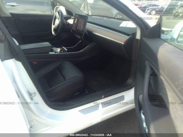 Photo 4 VIN: 5YJ3E1EB0JF084385 - TESLA MODEL 3 