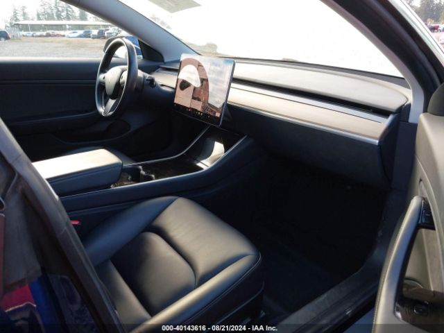 Photo 4 VIN: 5YJ3E1EB0JF105221 - TESLA MODEL 3 