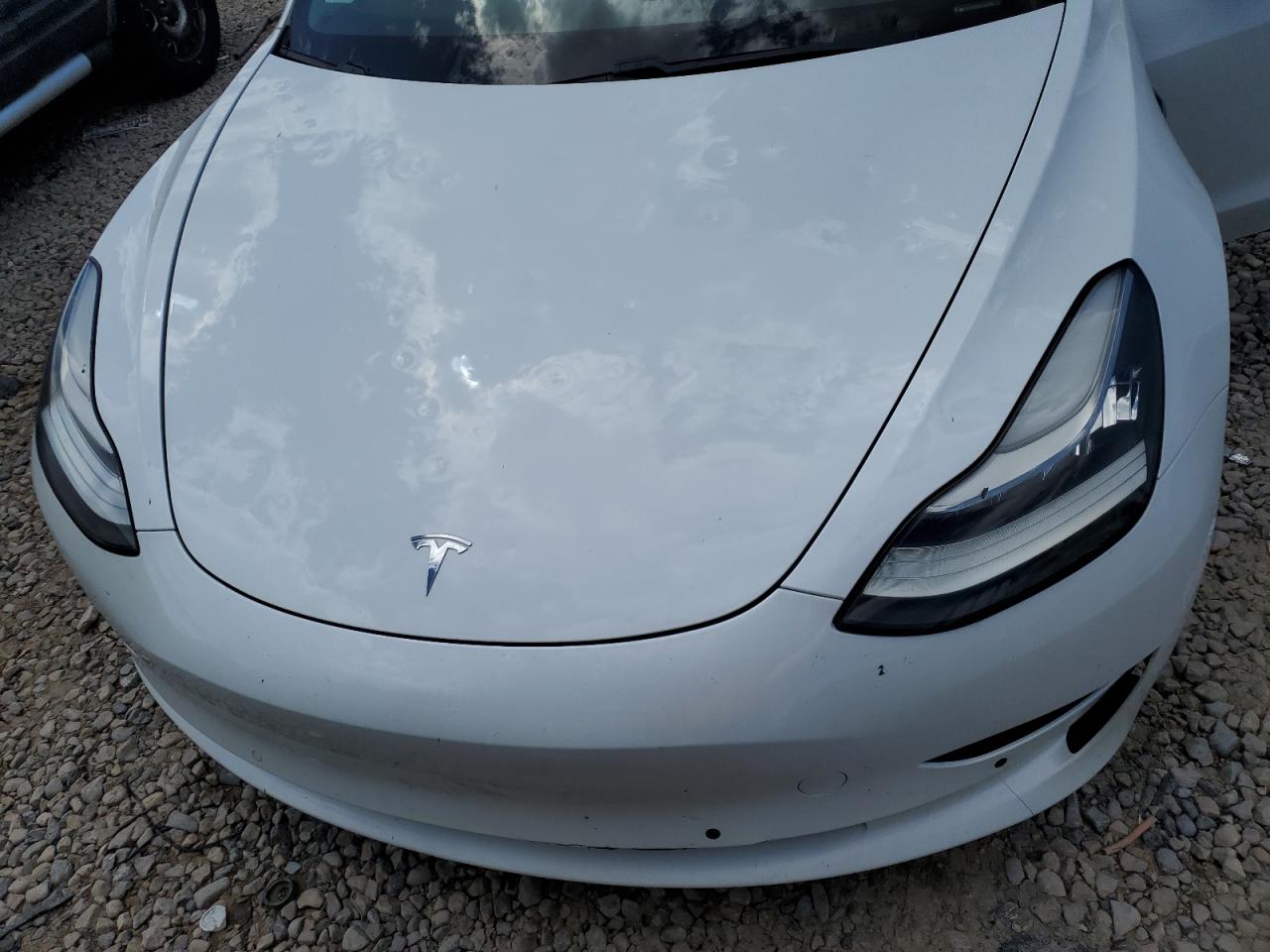 Photo 10 VIN: 5YJ3E1EB0JF134749 - TESLA MODEL 3 