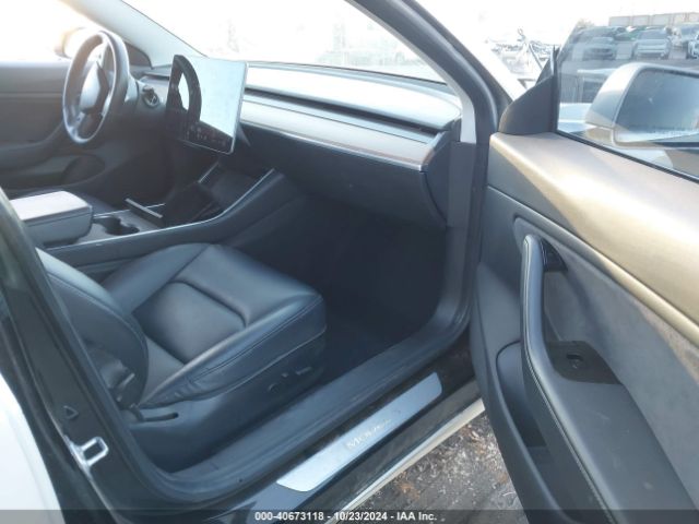 Photo 4 VIN: 5YJ3E1EB0JF144438 - TESLA MODEL 3 