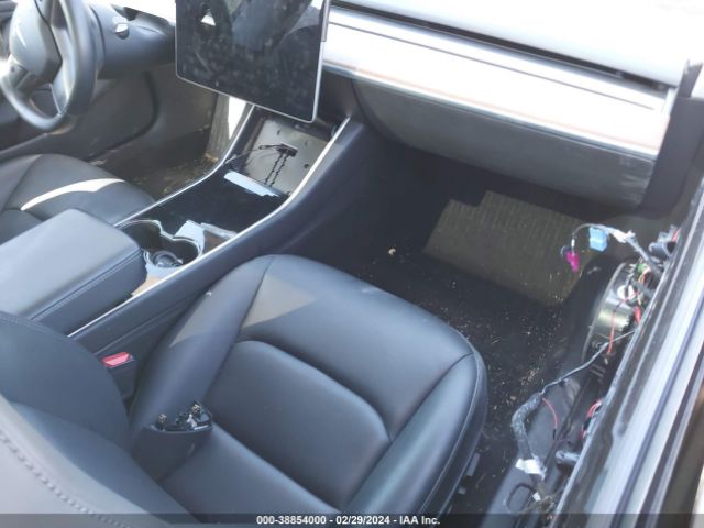 Photo 4 VIN: 5YJ3E1EB0JF144469 - TESLA MODEL 3 