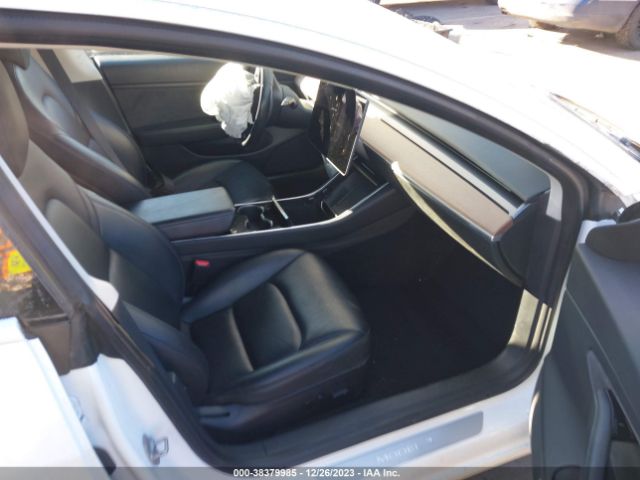 Photo 4 VIN: 5YJ3E1EB0JF145055 - TESLA MODEL 3 