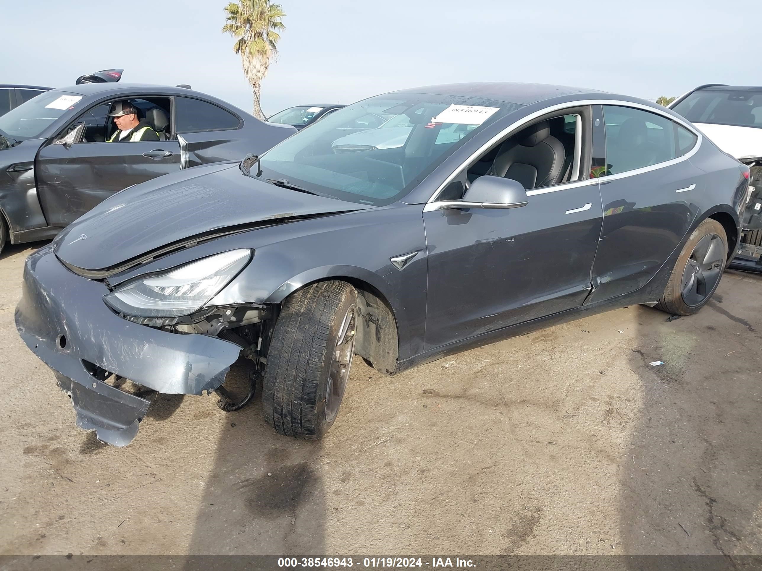 Photo 1 VIN: 5YJ3E1EB0JF150286 - TESLA MODEL 3 