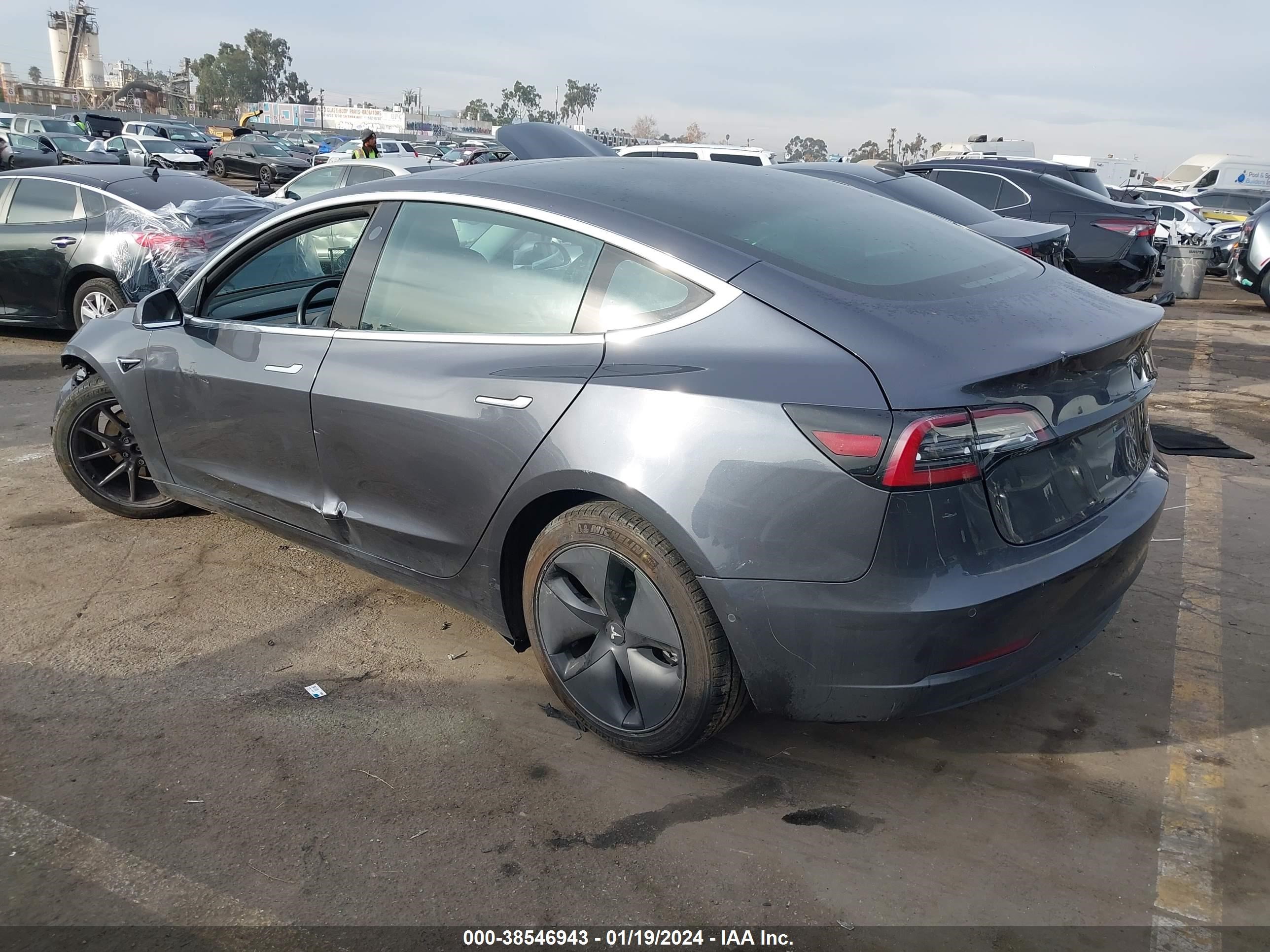 Photo 2 VIN: 5YJ3E1EB0JF150286 - TESLA MODEL 3 