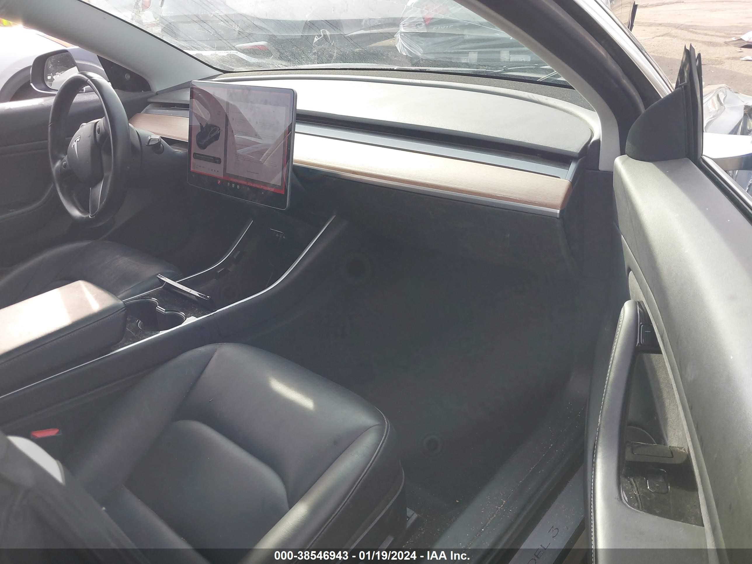 Photo 4 VIN: 5YJ3E1EB0JF150286 - TESLA MODEL 3 