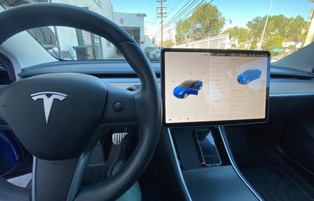 Photo 8 VIN: 5YJ3E1EB0JF180033 - TESLA MODEL 3 