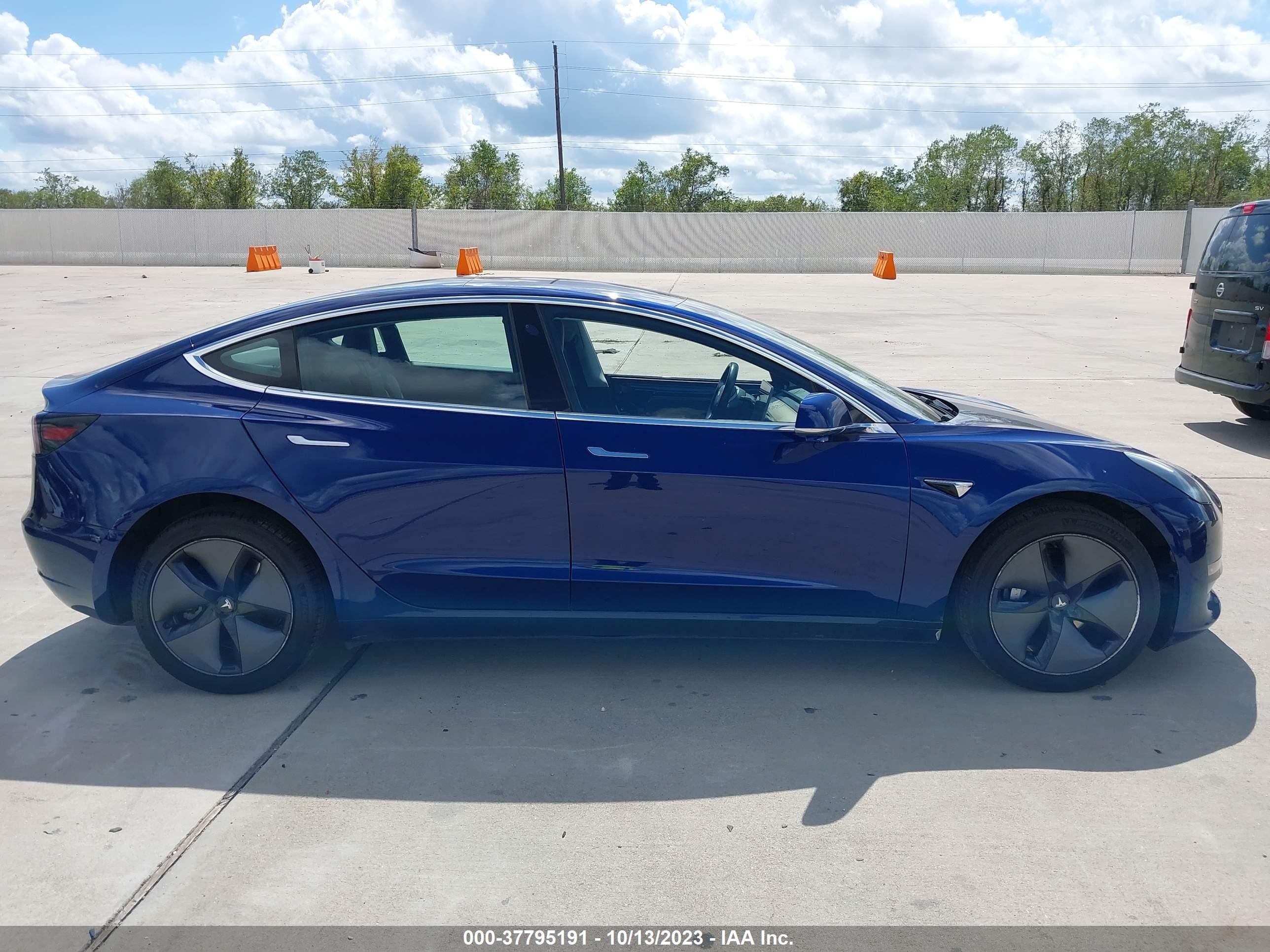 Photo 11 VIN: 5YJ3E1EB0KF191356 - TESLA MODEL 3 