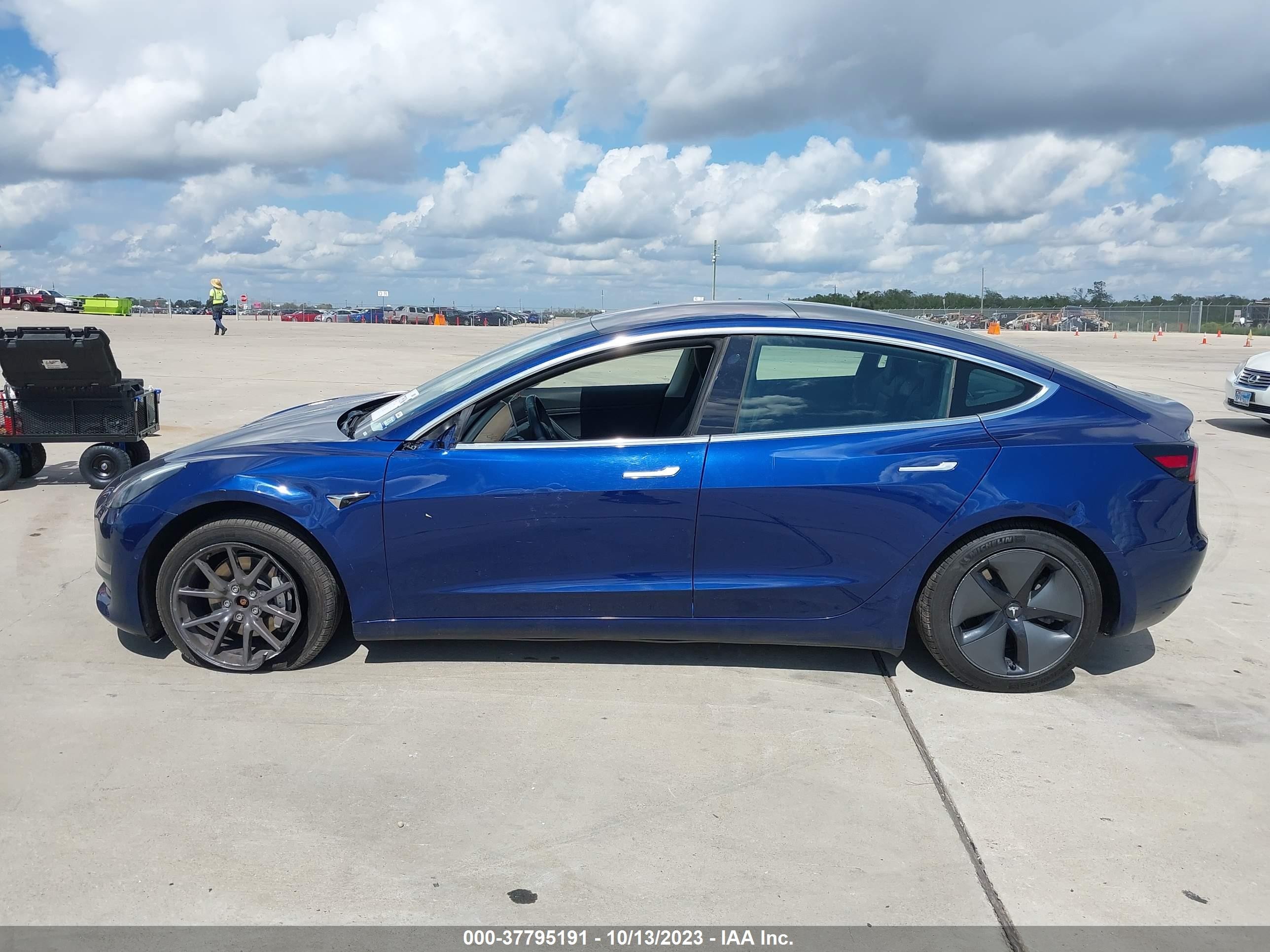 Photo 12 VIN: 5YJ3E1EB0KF191356 - TESLA MODEL 3 