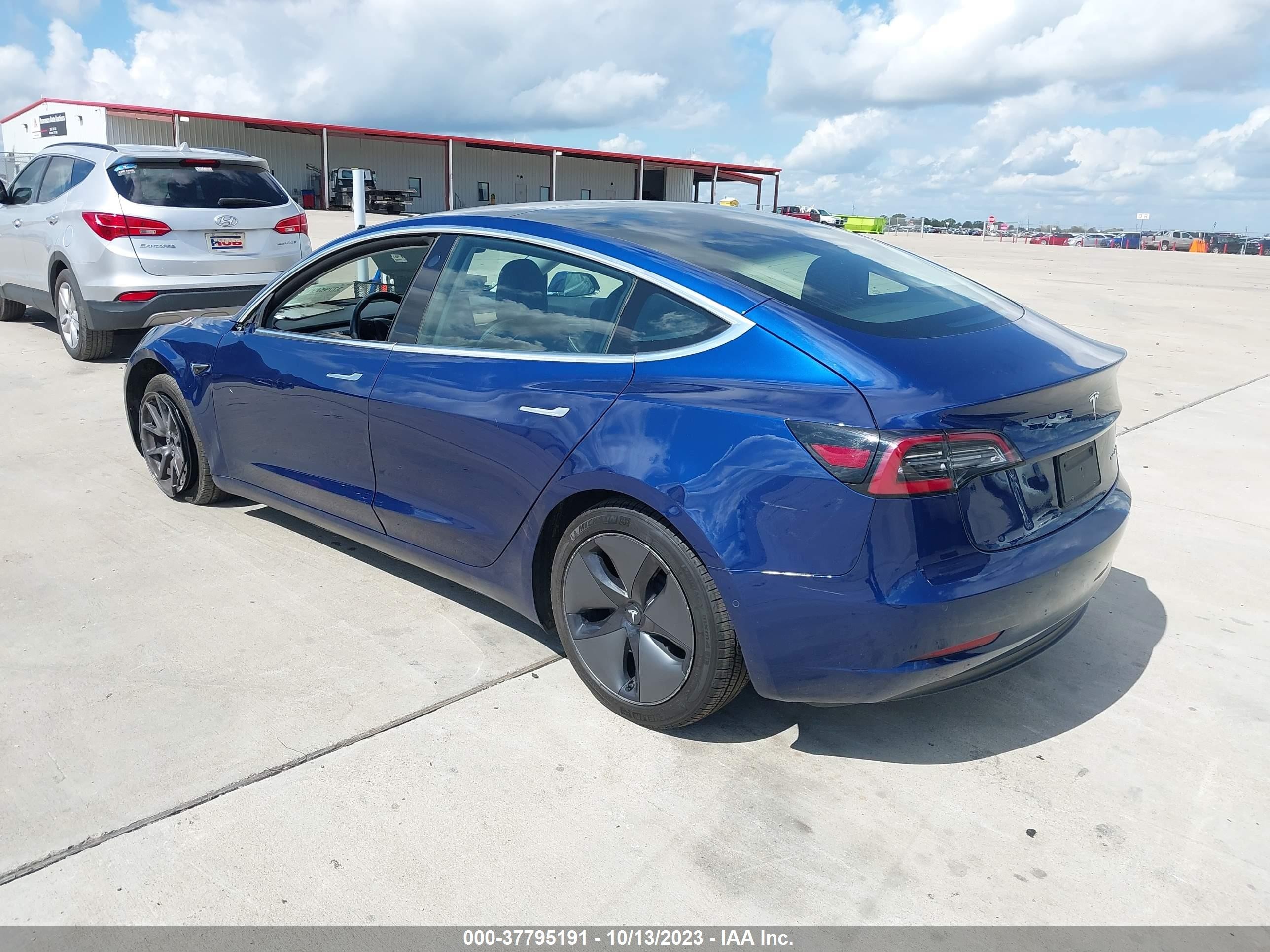 Photo 2 VIN: 5YJ3E1EB0KF191356 - TESLA MODEL 3 