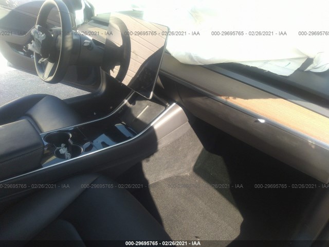 Photo 4 VIN: 5YJ3E1EB0KF237543 - TESLA MODEL 3 