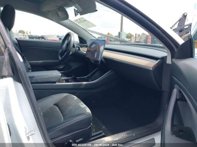 Photo 4 VIN: 5YJ3E1EB0LF667638 - TESLA MODEL 3 