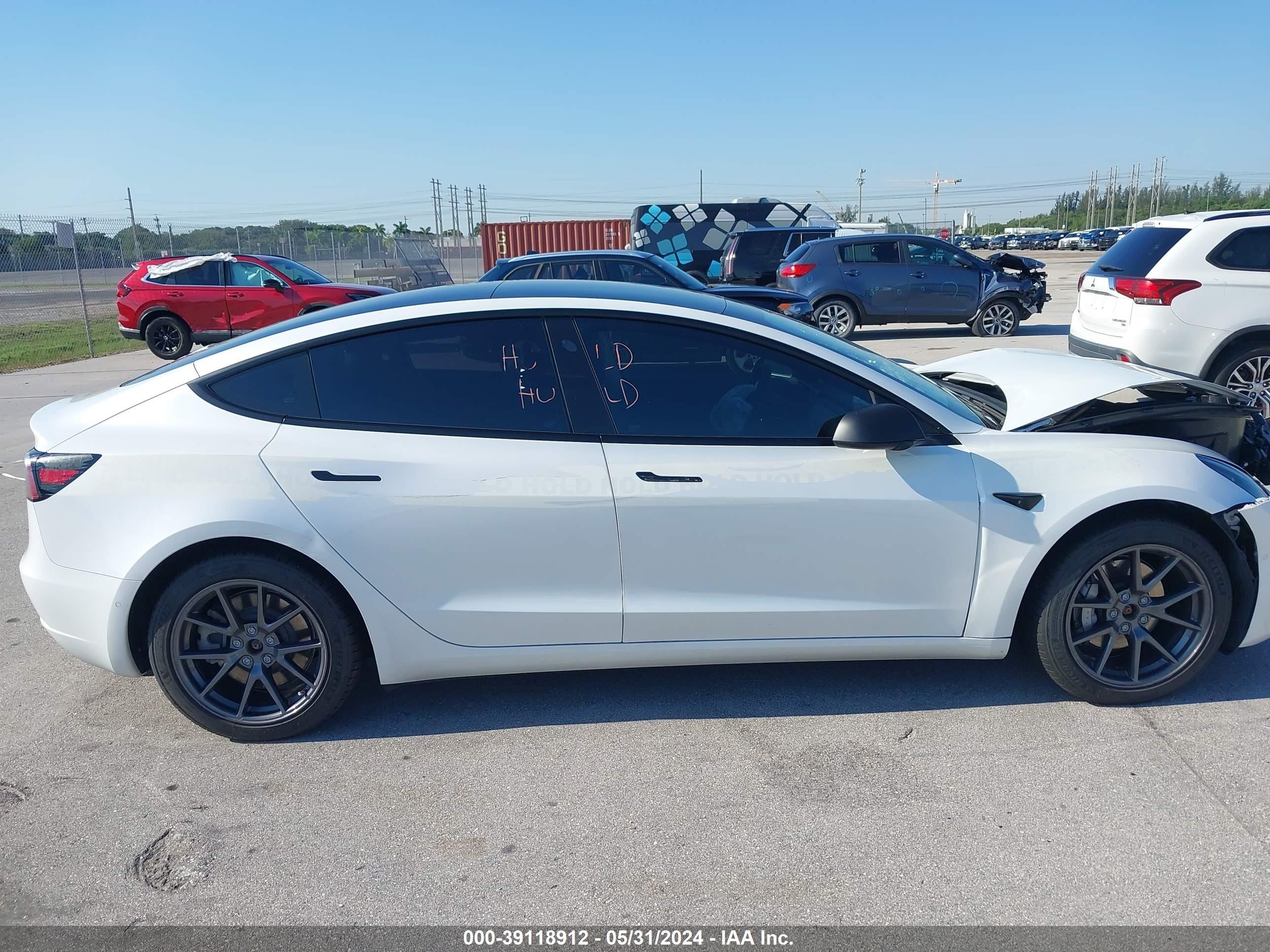 Photo 12 VIN: 5YJ3E1EB0MF869767 - TESLA MODEL 3 