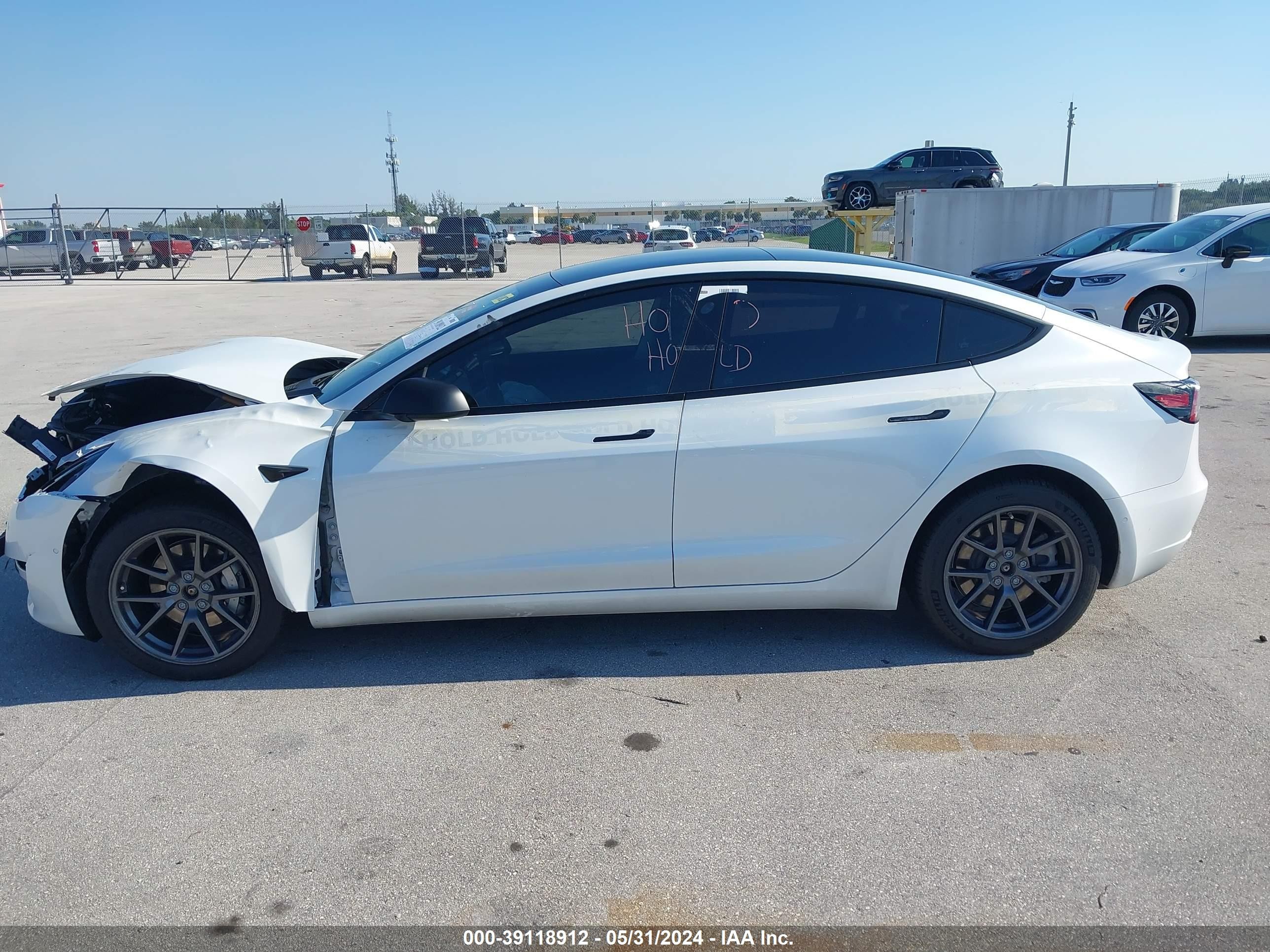 Photo 13 VIN: 5YJ3E1EB0MF869767 - TESLA MODEL 3 