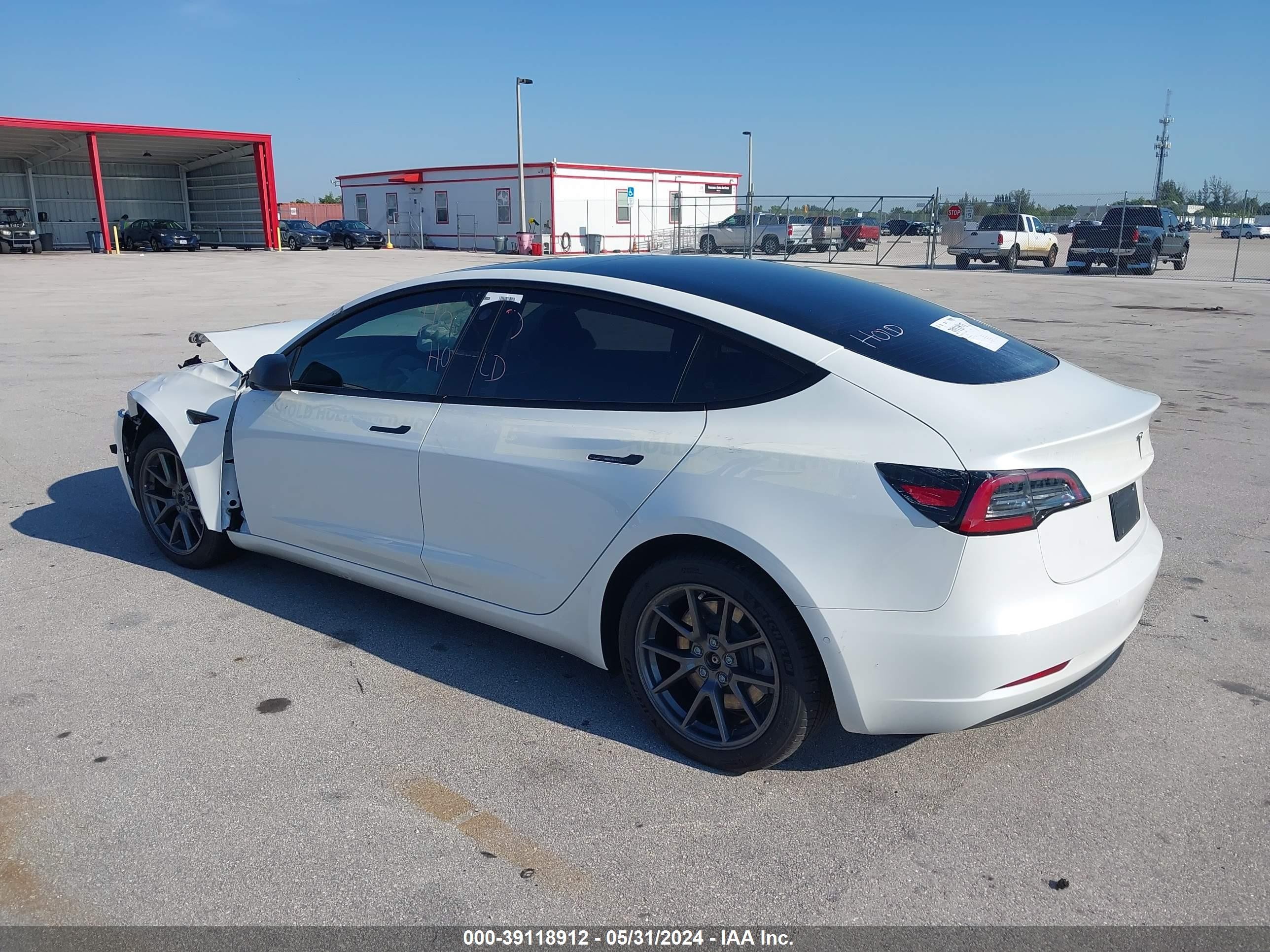 Photo 2 VIN: 5YJ3E1EB0MF869767 - TESLA MODEL 3 