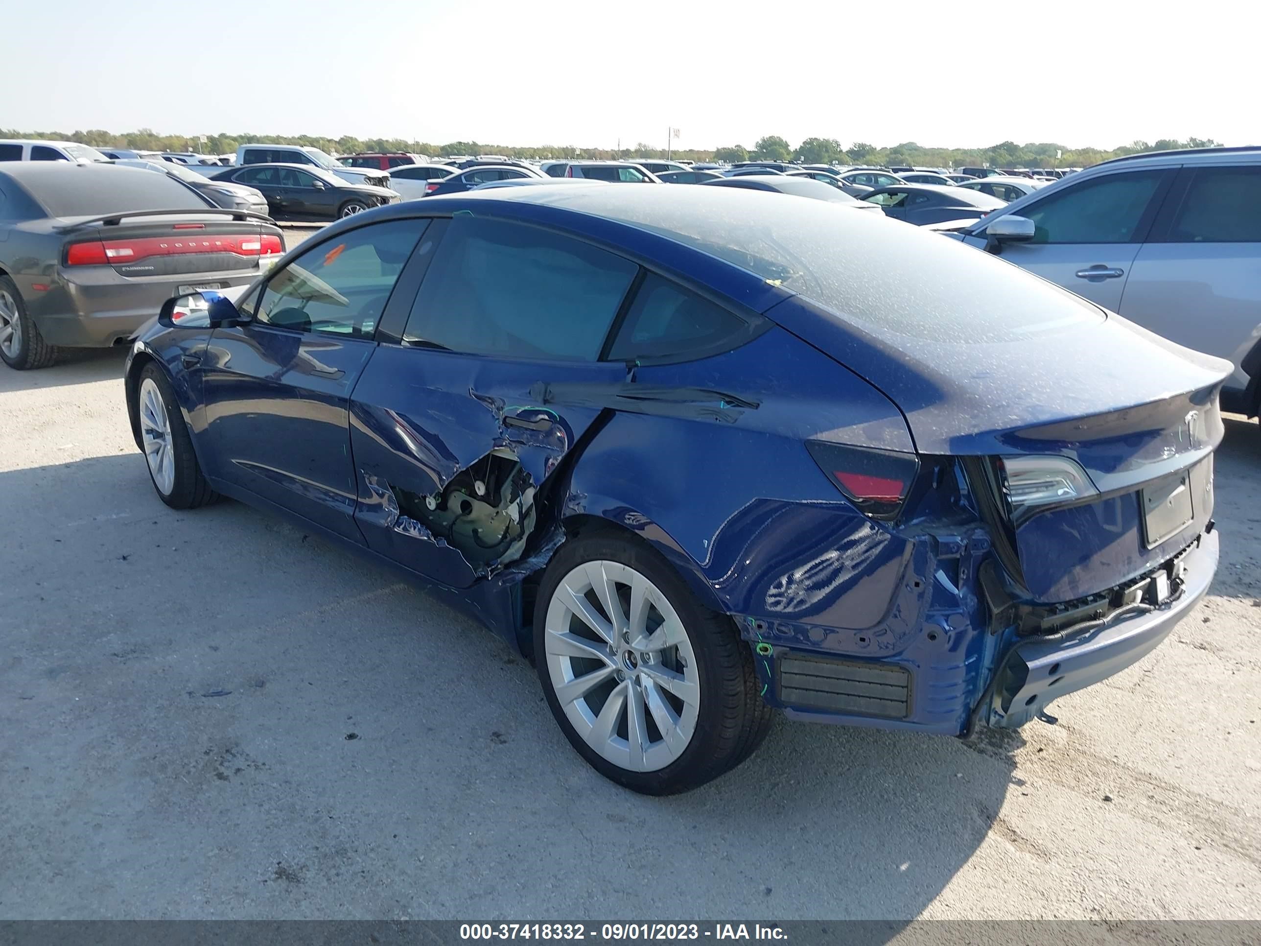 Photo 2 VIN: 5YJ3E1EB0NF268893 - TESLA MODEL 3 