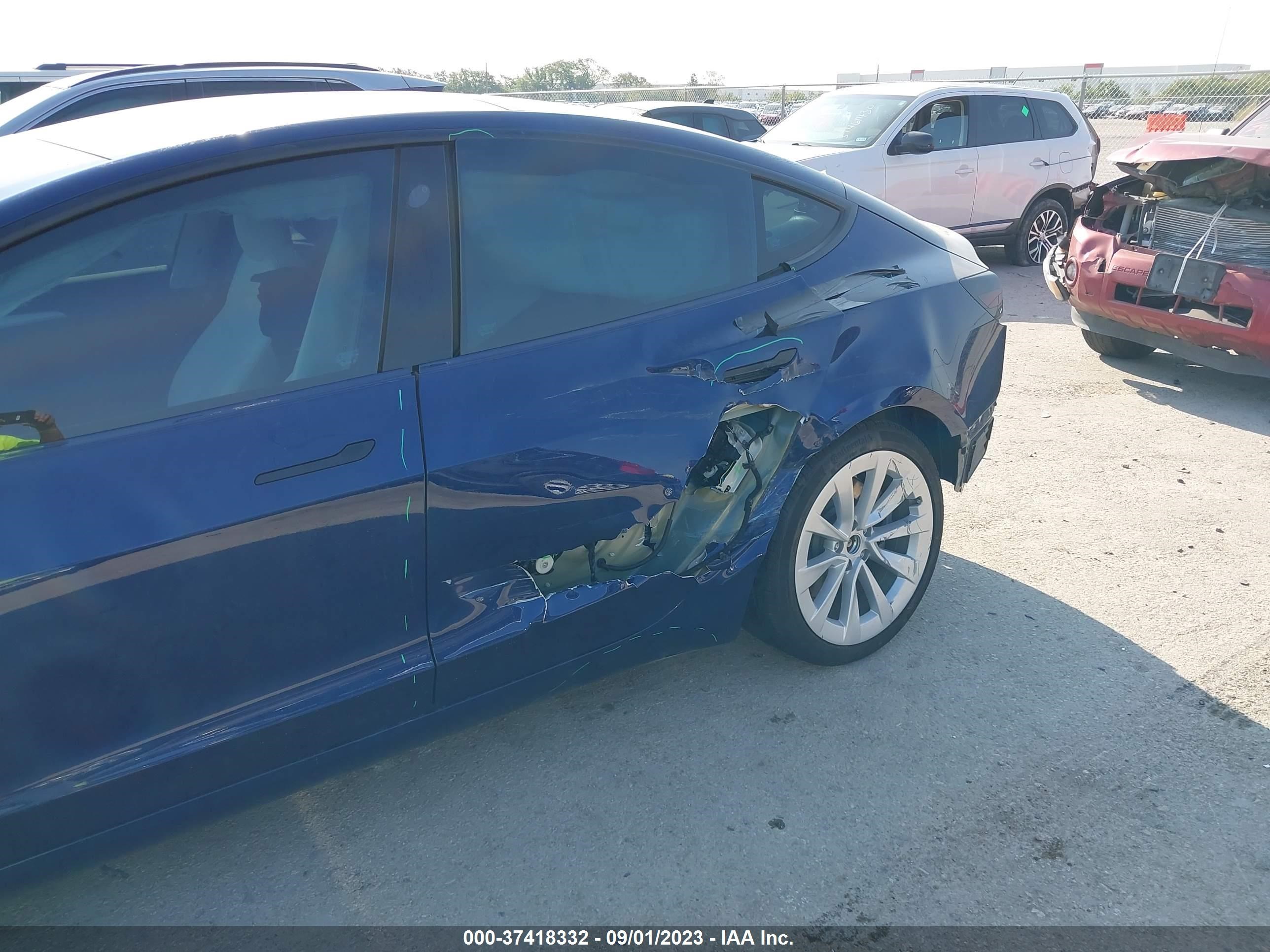 Photo 5 VIN: 5YJ3E1EB0NF268893 - TESLA MODEL 3 