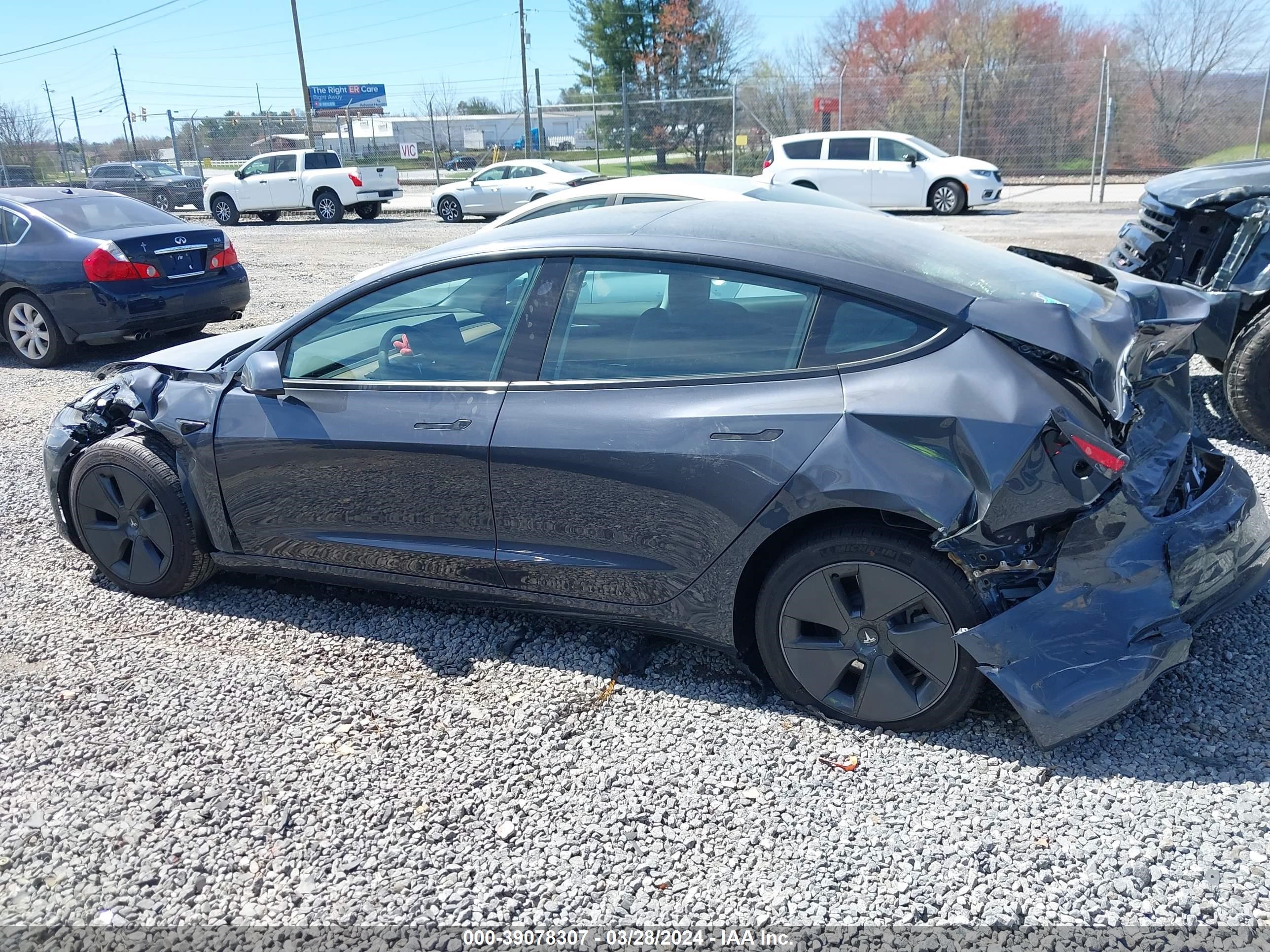 Photo 13 VIN: 5YJ3E1EB0PF629610 - TESLA MODEL 3 