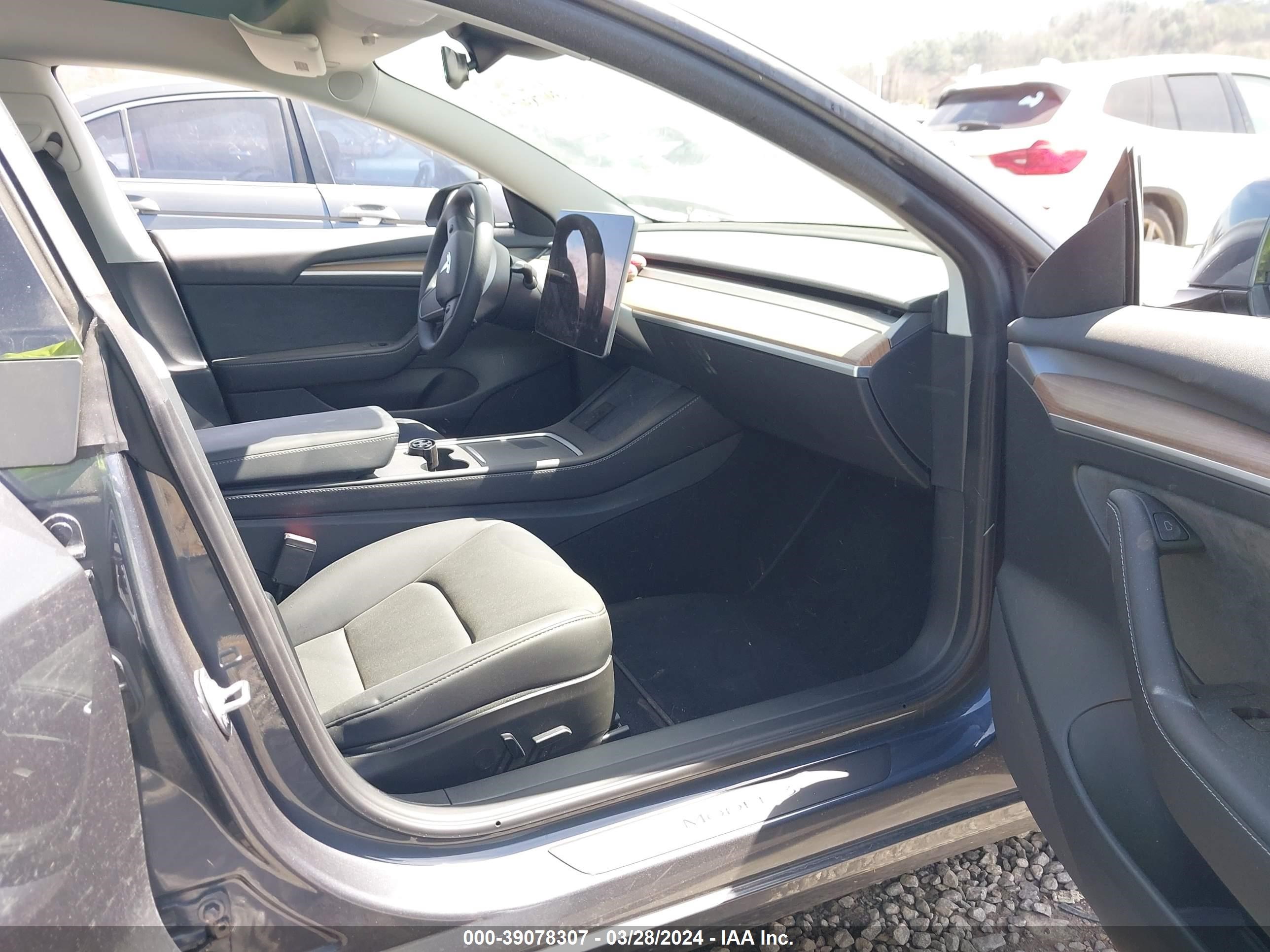 Photo 4 VIN: 5YJ3E1EB0PF629610 - TESLA MODEL 3 