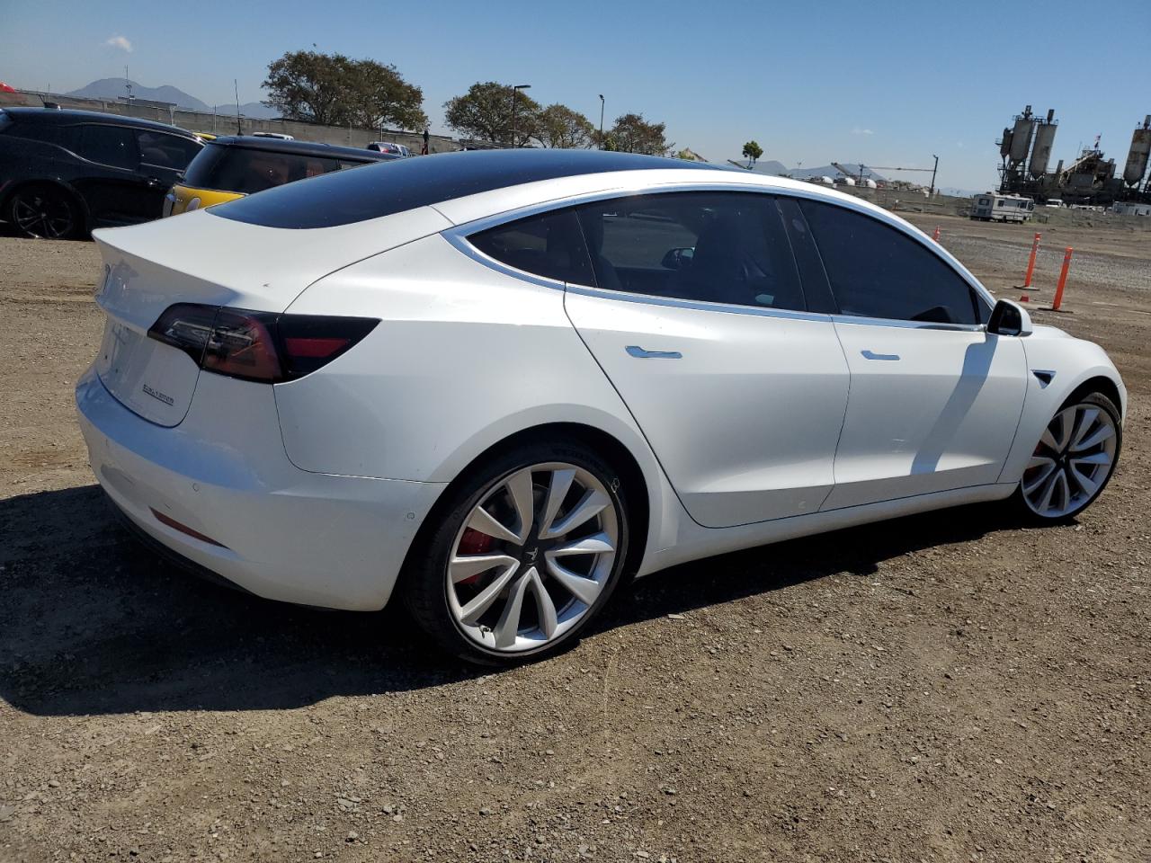 Photo 2 VIN: 5YJ3E1EB1JF081740 - TESLA MODEL 3 