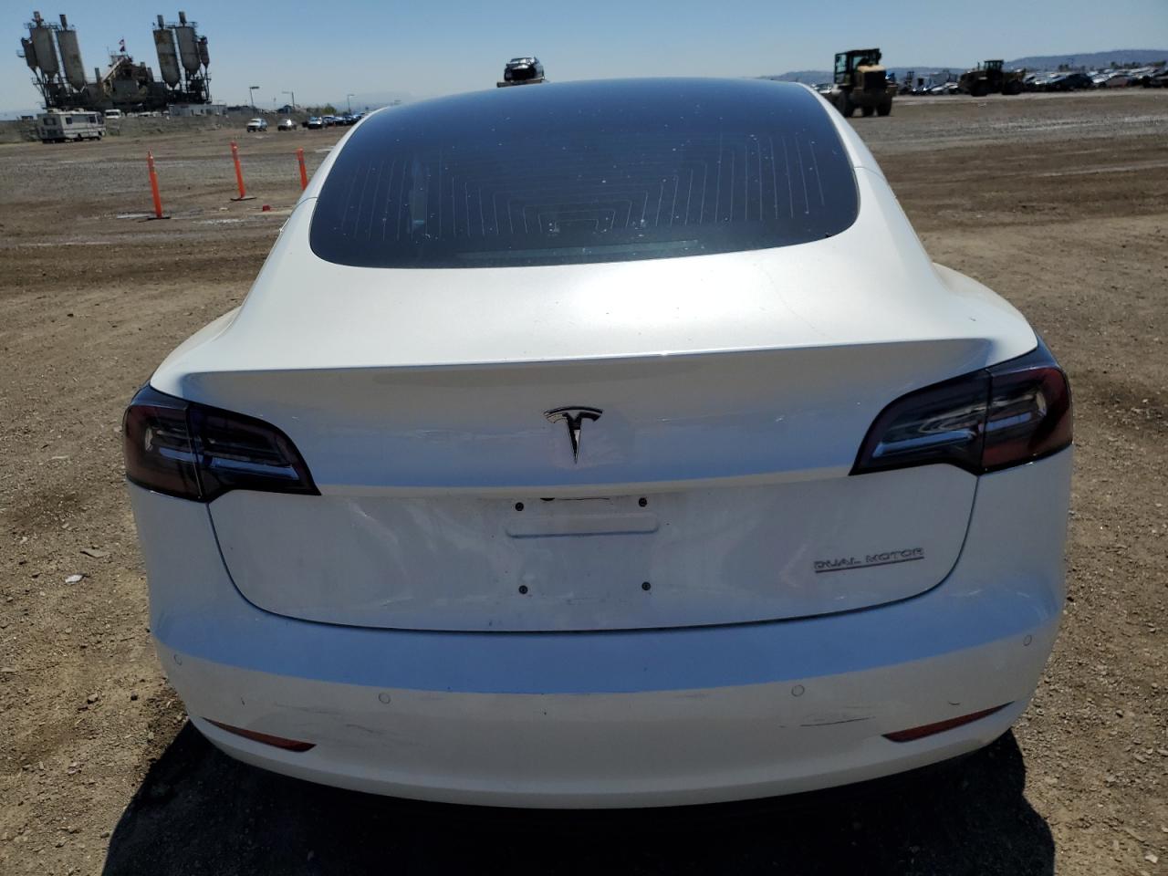 Photo 5 VIN: 5YJ3E1EB1JF081740 - TESLA MODEL 3 