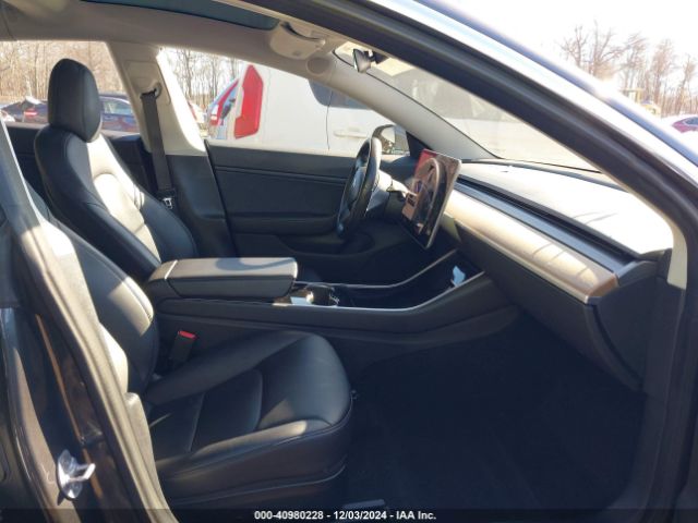 Photo 4 VIN: 5YJ3E1EB1JF115773 - TESLA MODEL 3 