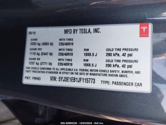 Photo 8 VIN: 5YJ3E1EB1JF115773 - TESLA MODEL 3 