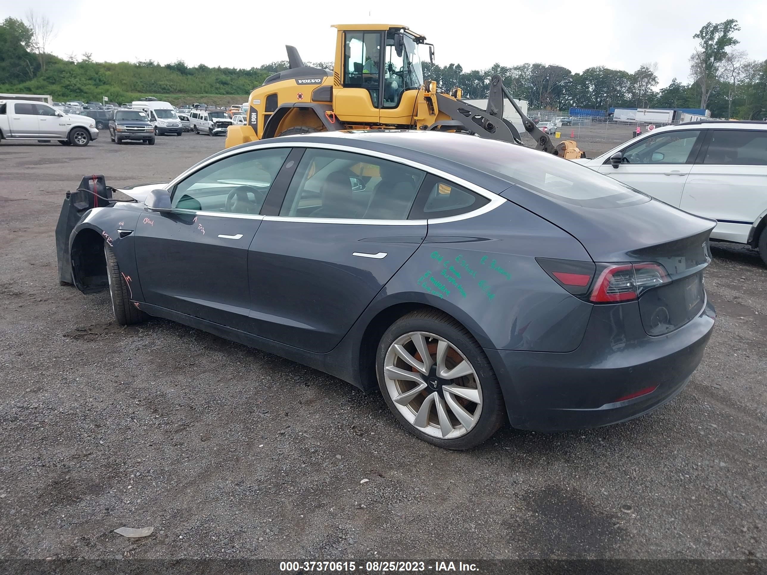 Photo 1 VIN: 5YJ3E1EB1JF132489 - TESLA MODEL 3 