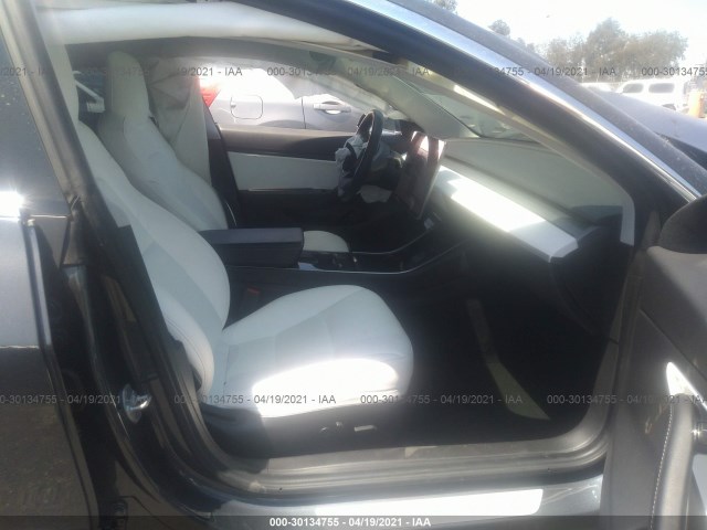 Photo 4 VIN: 5YJ3E1EB1KF393641 - TESLA MODEL 3 