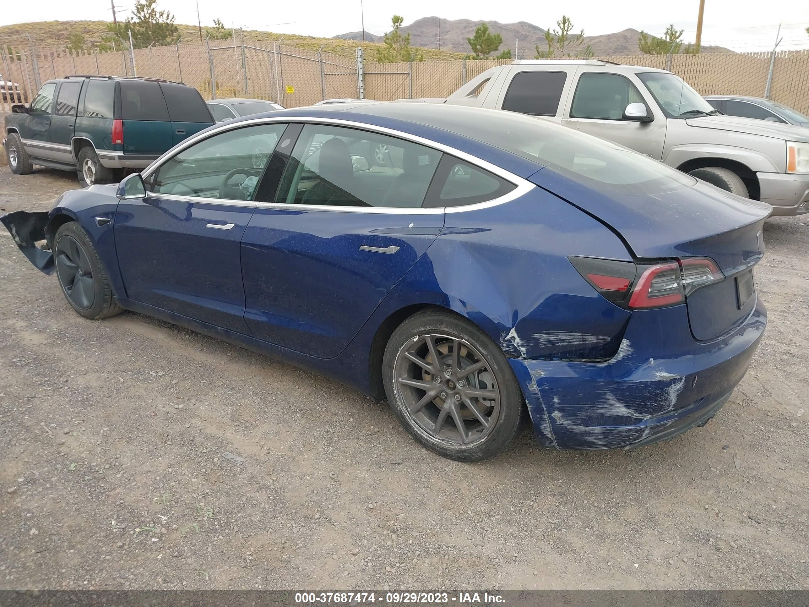 Photo 2 VIN: 5YJ3E1EB1LF798142 - TESLA MODEL 3 