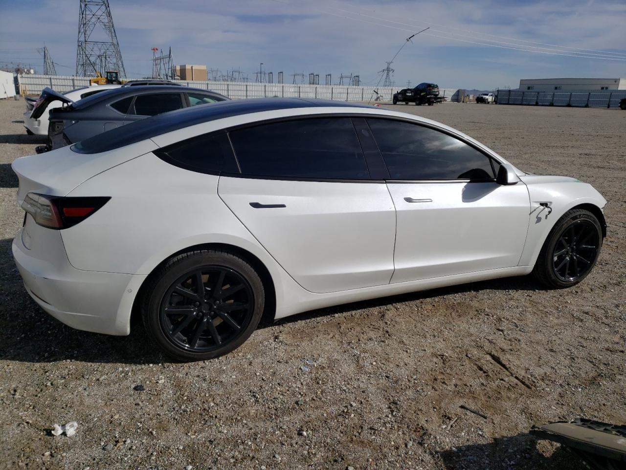 Photo 2 VIN: 5YJ3E1EB1MF879725 - TESLA MODEL 3 