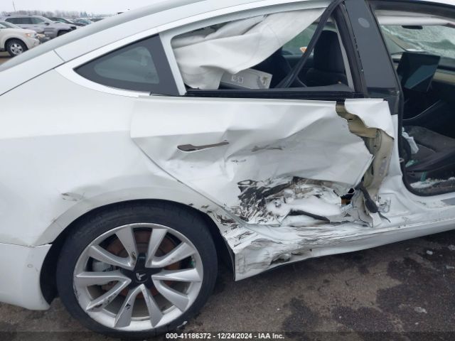 Photo 5 VIN: 5YJ3E1EB2JF089006 - TESLA MODEL 3 