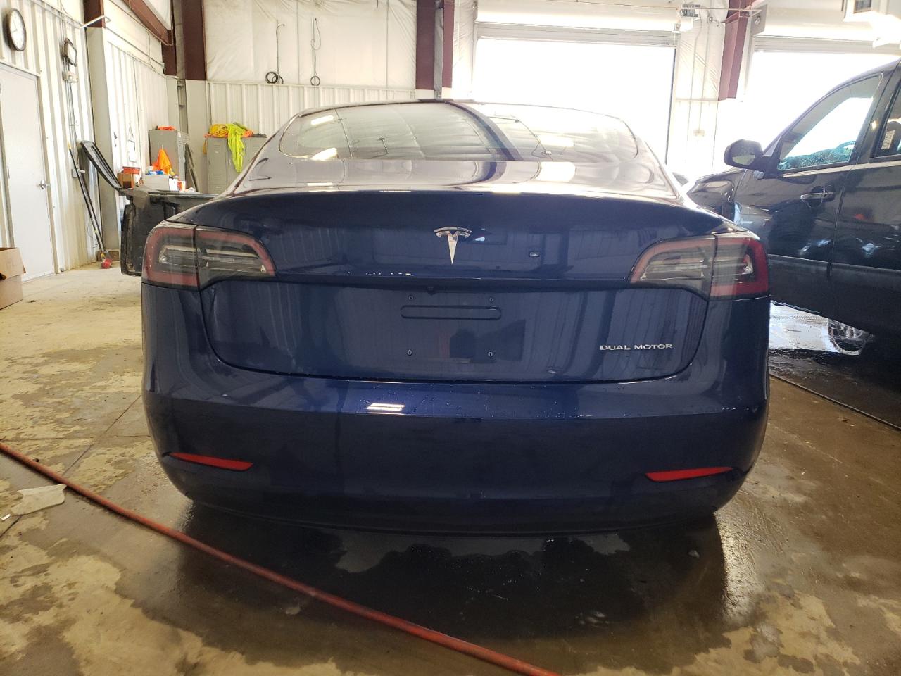 Photo 5 VIN: 5YJ3E1EB2JF150984 - TESLA MODEL 3 