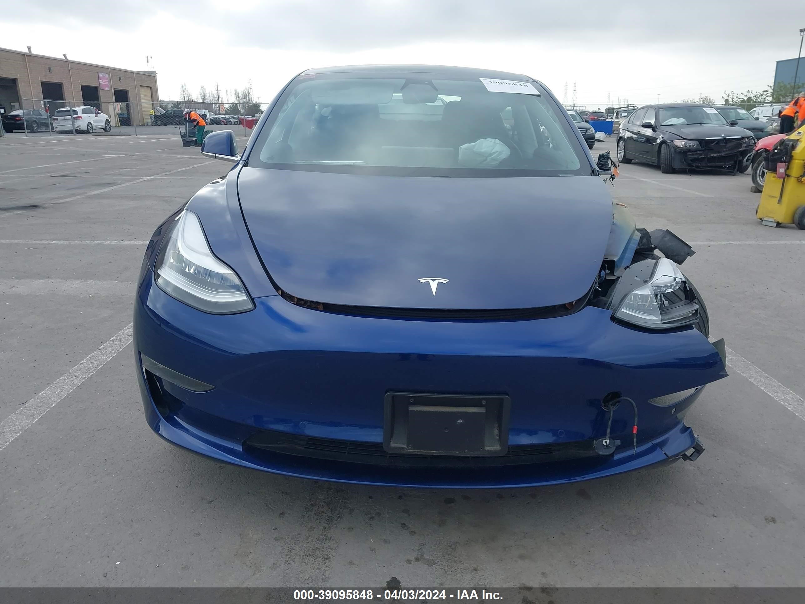 Photo 11 VIN: 5YJ3E1EB2KF210859 - TESLA MODEL 3 