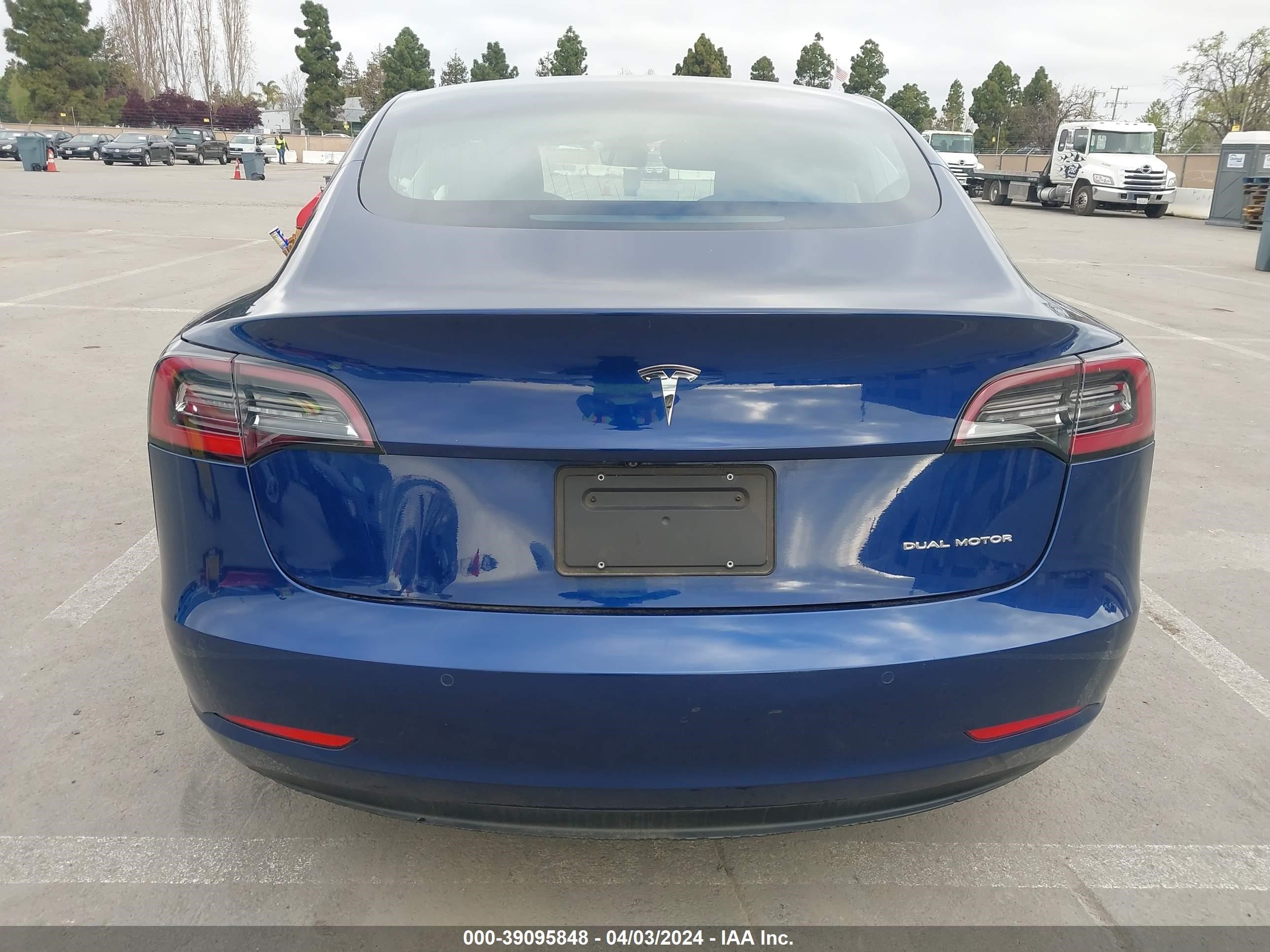 Photo 15 VIN: 5YJ3E1EB2KF210859 - TESLA MODEL 3 