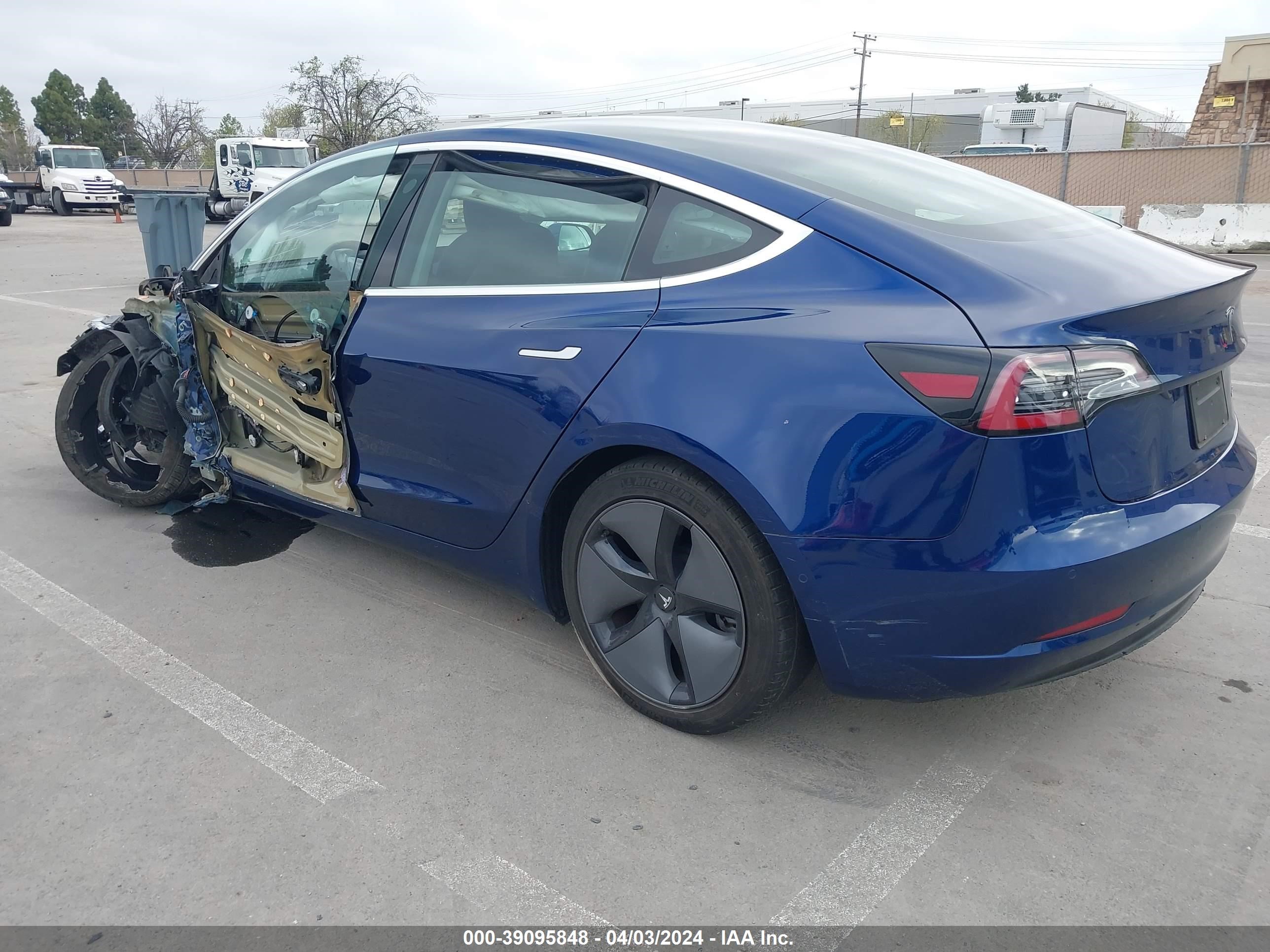 Photo 2 VIN: 5YJ3E1EB2KF210859 - TESLA MODEL 3 