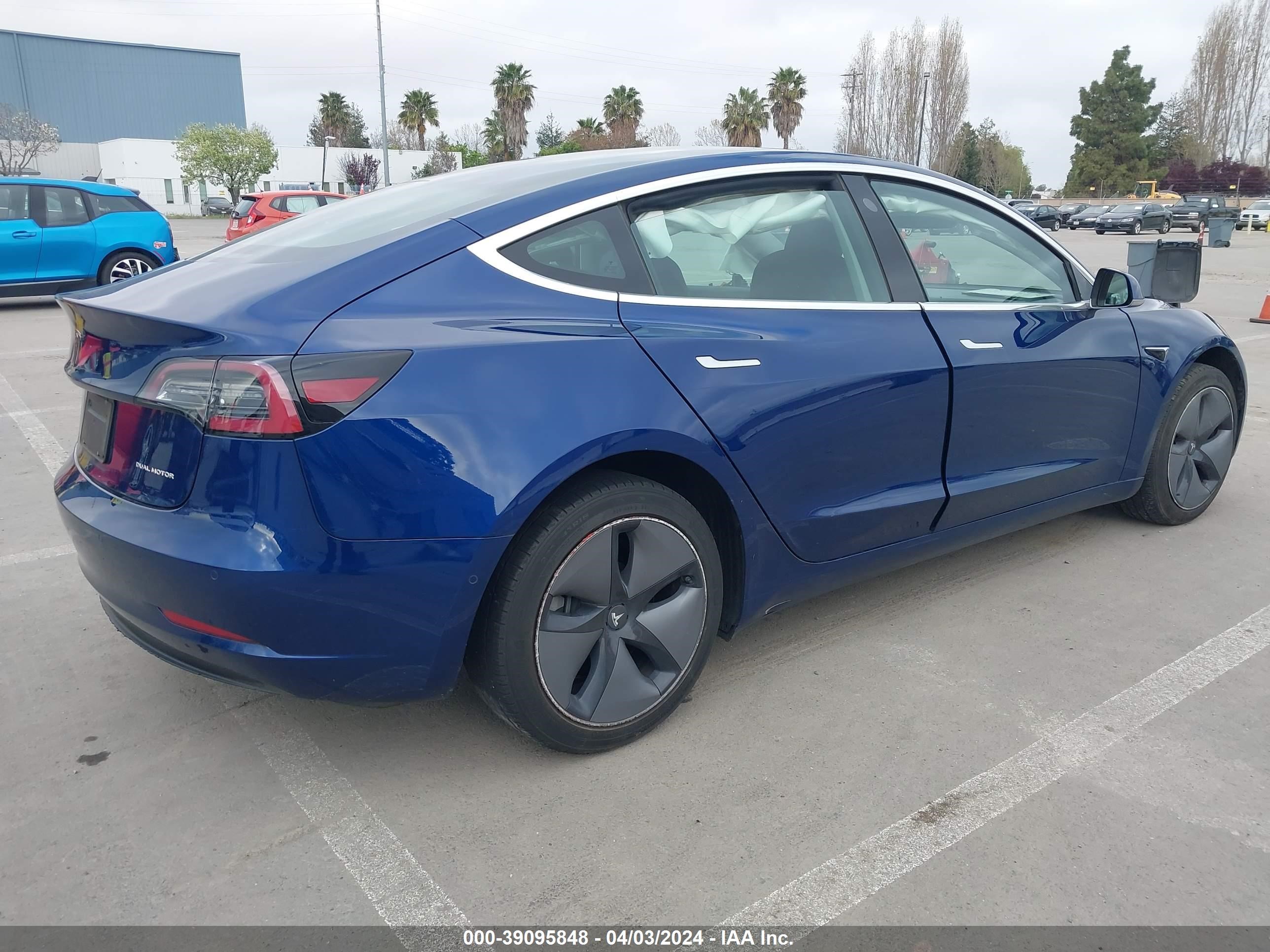 Photo 3 VIN: 5YJ3E1EB2KF210859 - TESLA MODEL 3 