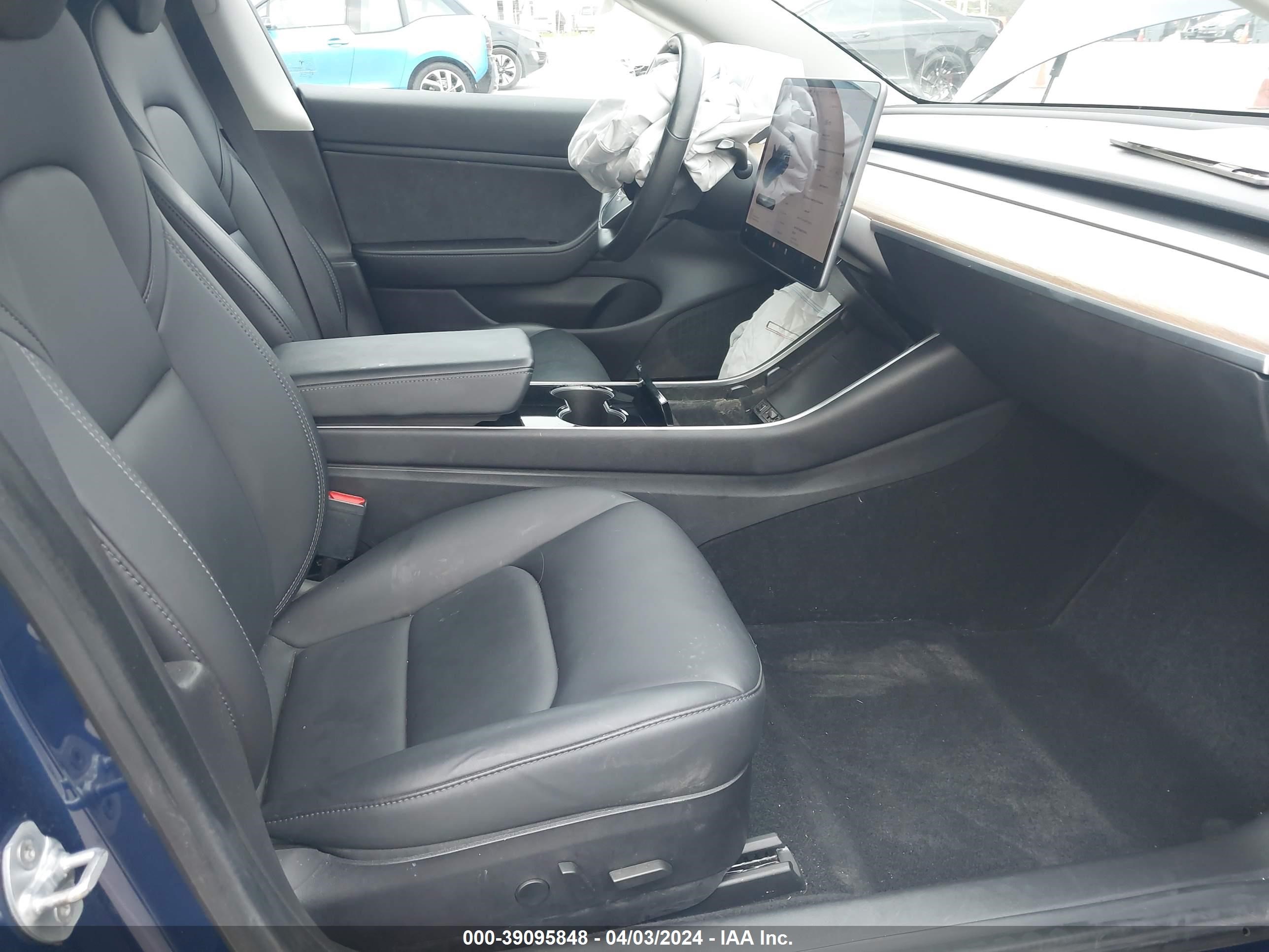 Photo 4 VIN: 5YJ3E1EB2KF210859 - TESLA MODEL 3 