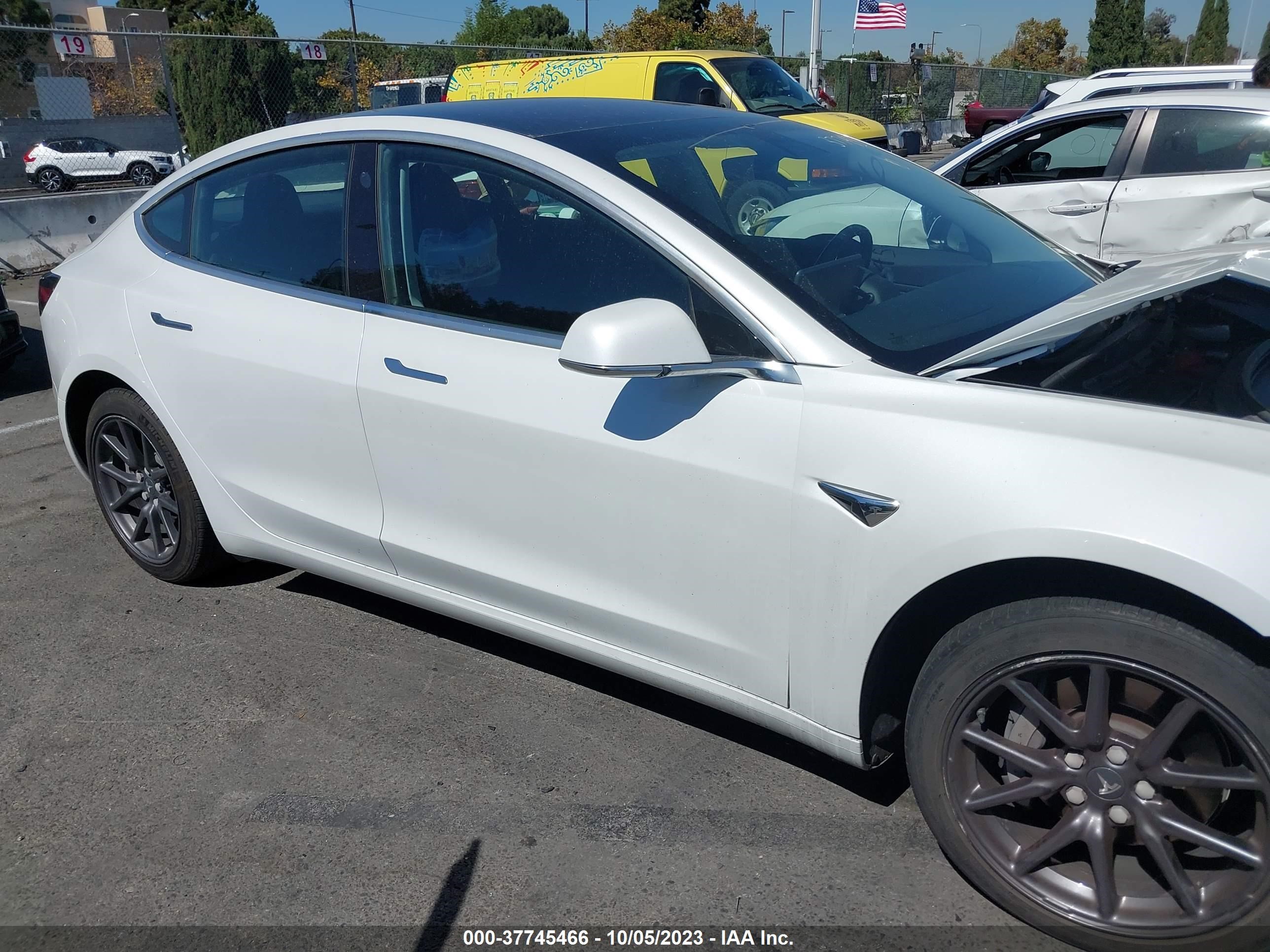 Photo 11 VIN: 5YJ3E1EB2KF211526 - TESLA MODEL 3 