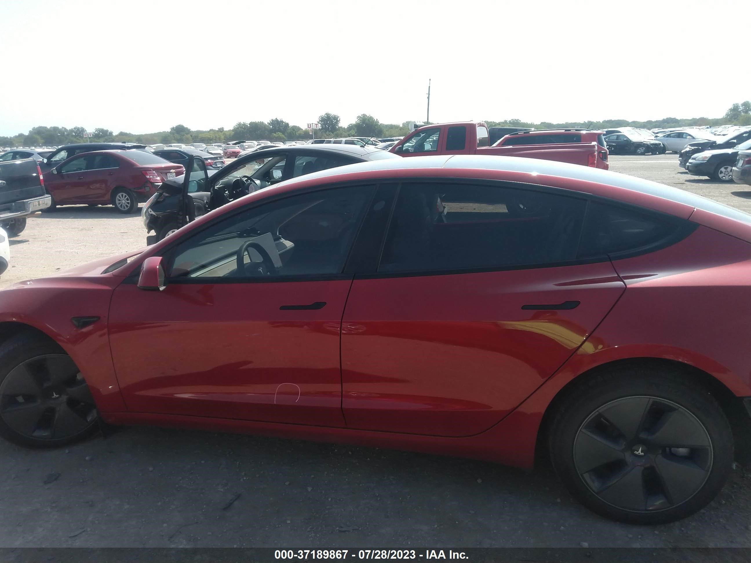 Photo 11 VIN: 5YJ3E1EB2NF323697 - TESLA MODEL 3 