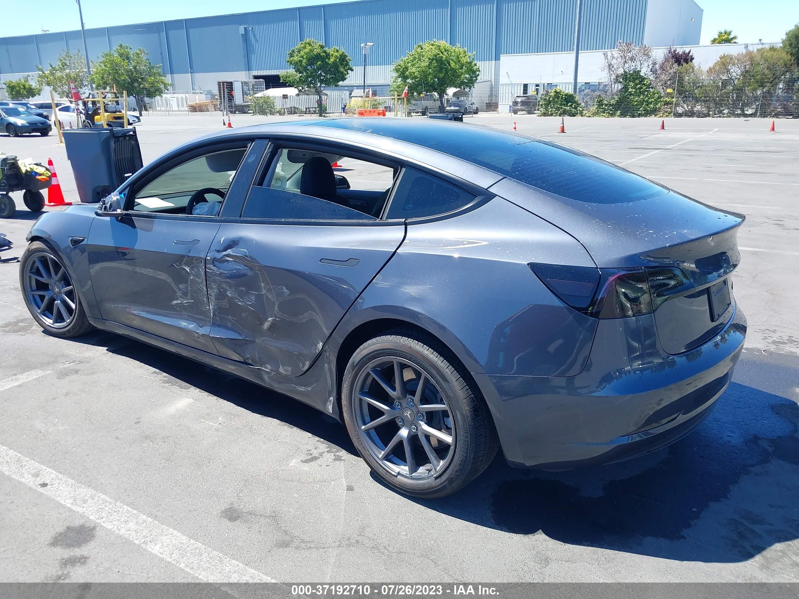 Photo 2 VIN: 5YJ3E1EB2PF479984 - TESLA MODEL 3 