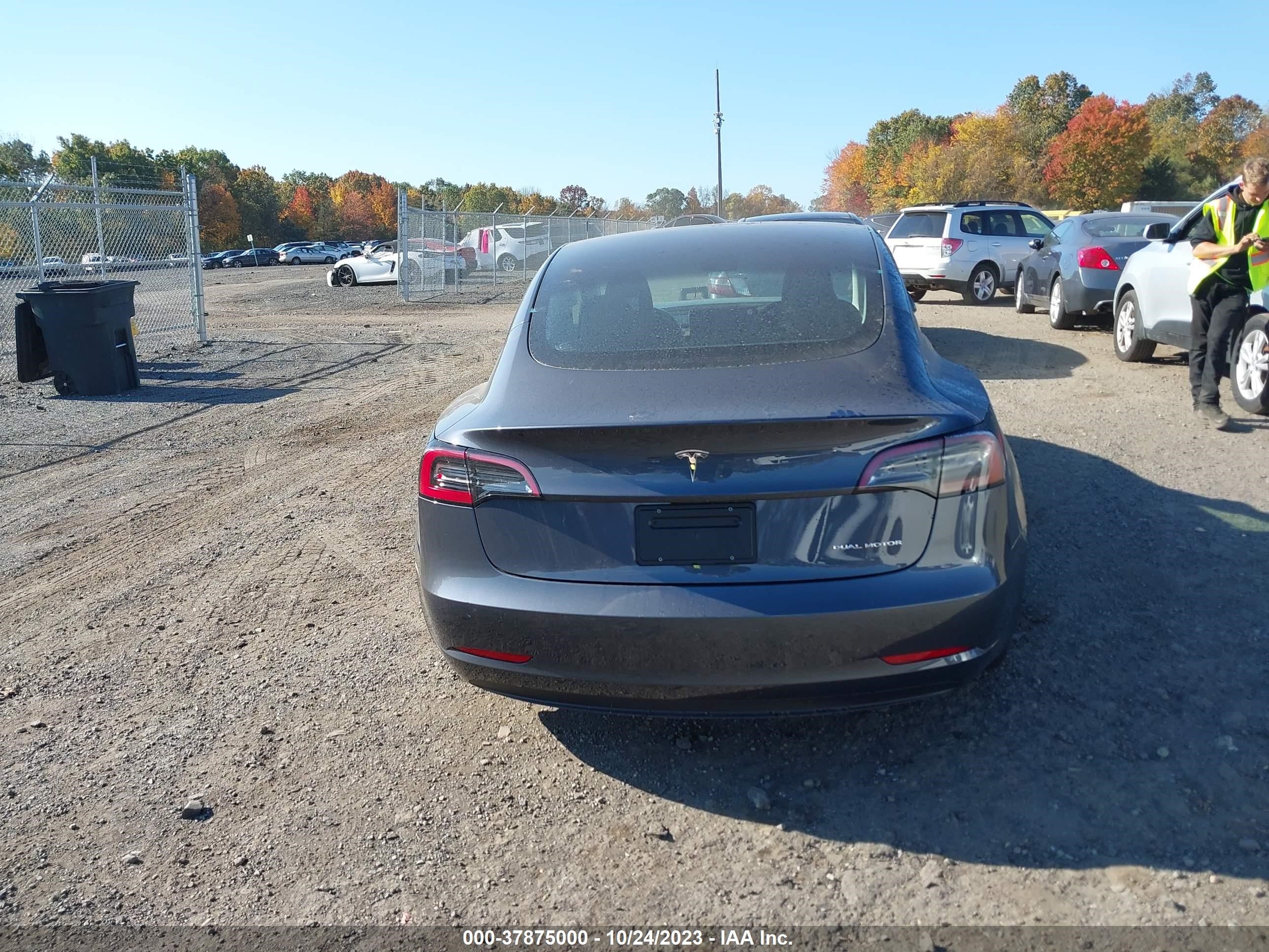 Photo 13 VIN: 5YJ3E1EB2PF662771 - TESLA MODEL 3 