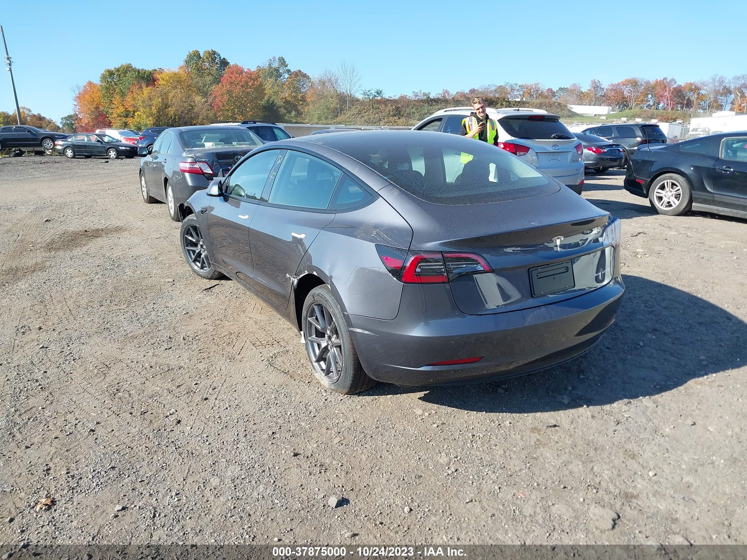 Photo 2 VIN: 5YJ3E1EB2PF662771 - TESLA MODEL 3 