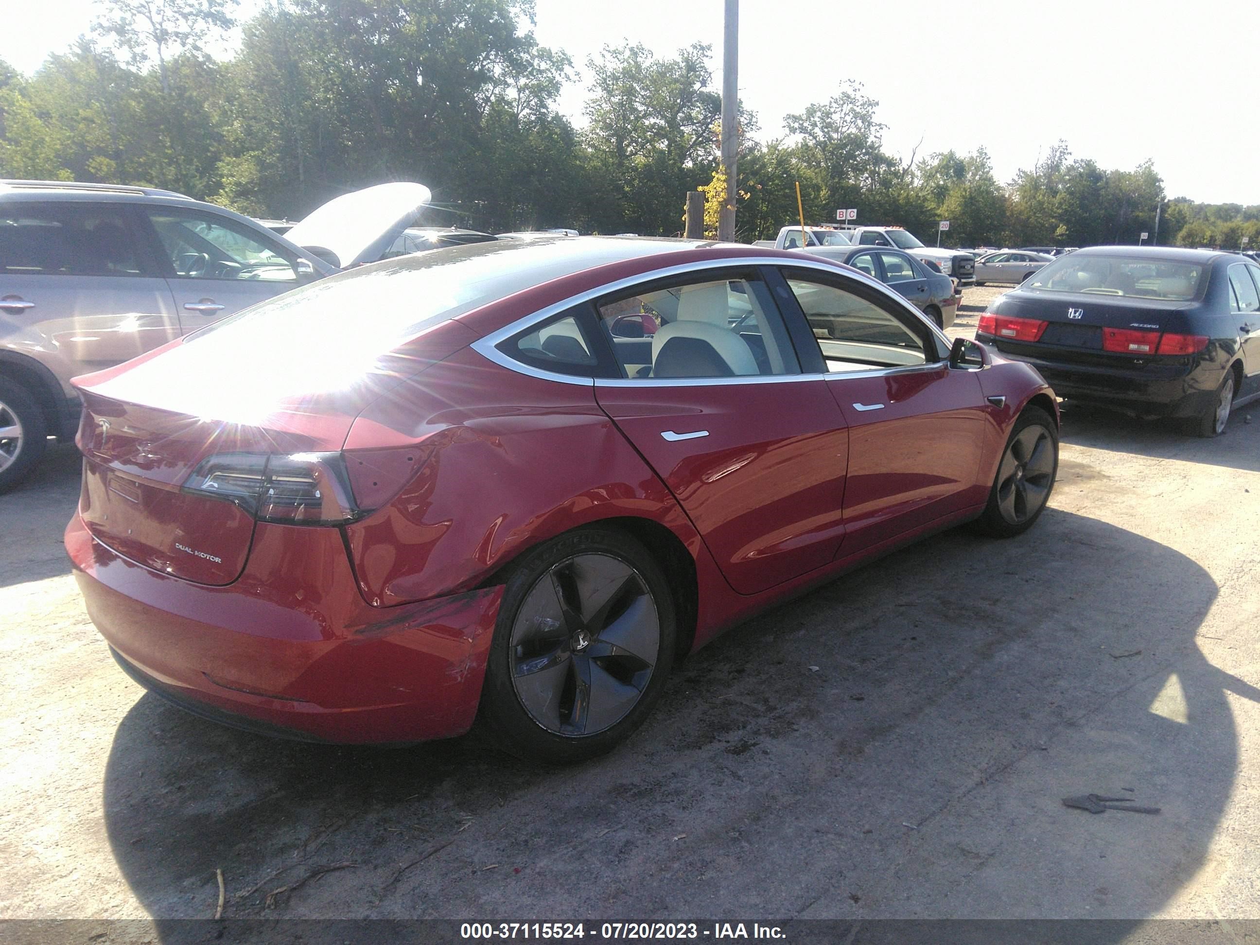 Photo 3 VIN: 5YJ3E1EB3JF075048 - TESLA MODEL 3 