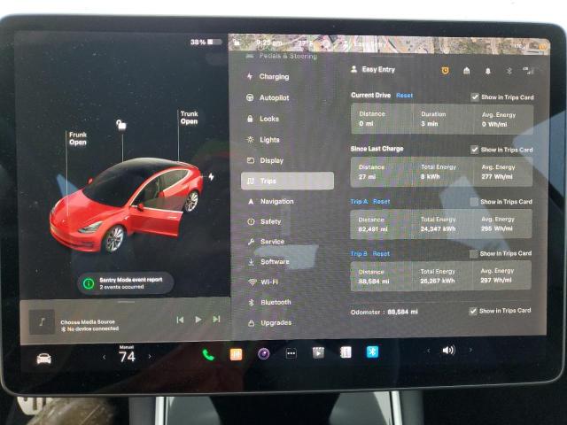 Photo 8 VIN: 5YJ3E1EB3JF083778 - TESLA MODEL 3 