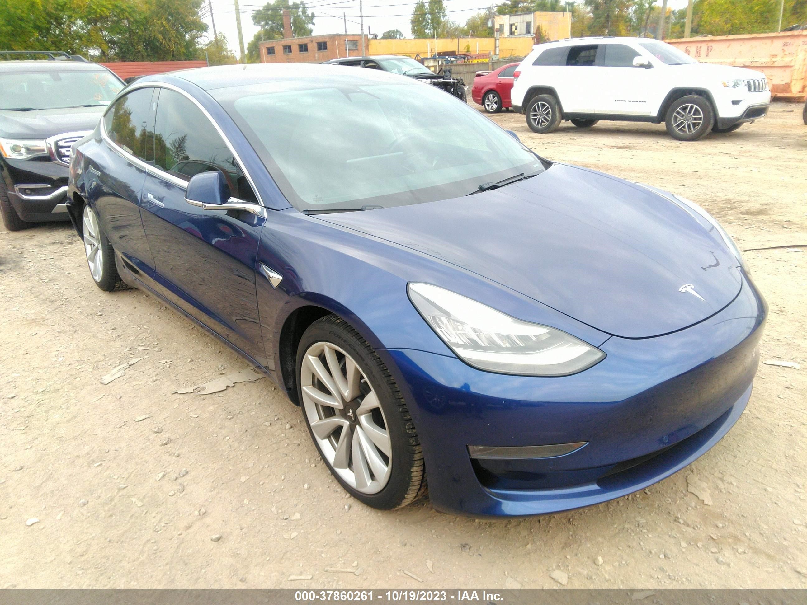 Photo 0 VIN: 5YJ3E1EB3JF092030 - TESLA MODEL 3 