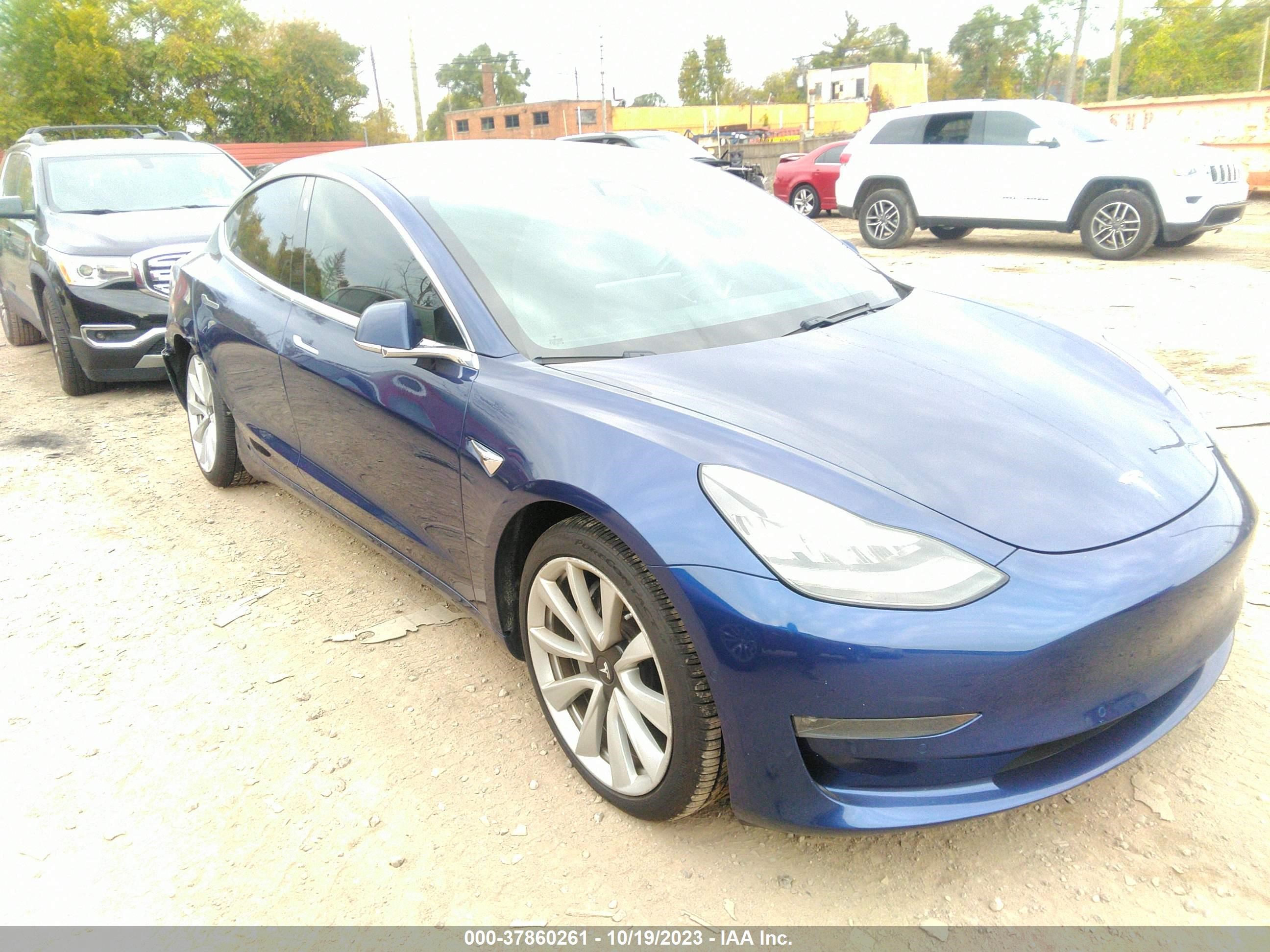 Photo 11 VIN: 5YJ3E1EB3JF092030 - TESLA MODEL 3 