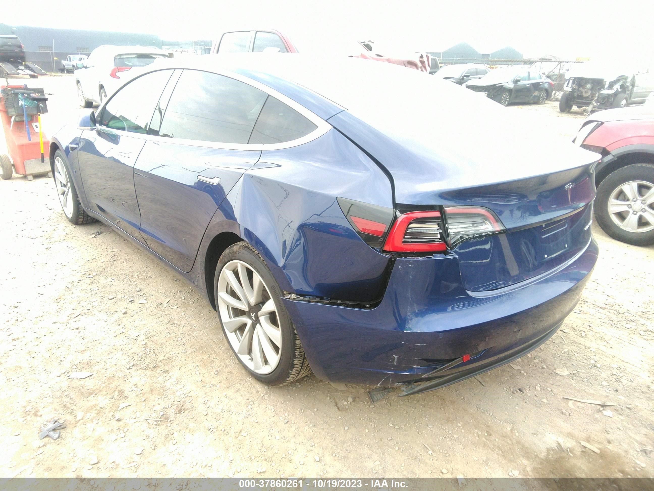 Photo 2 VIN: 5YJ3E1EB3JF092030 - TESLA MODEL 3 