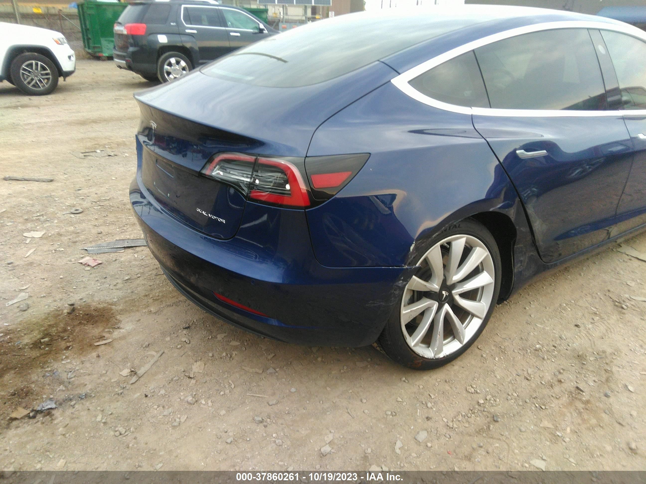 Photo 3 VIN: 5YJ3E1EB3JF092030 - TESLA MODEL 3 