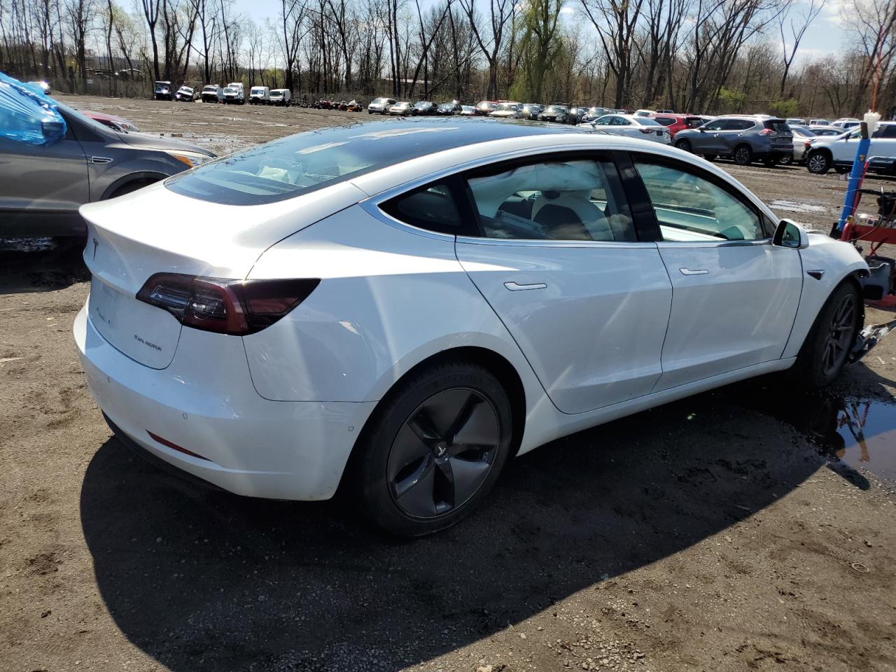 Photo 2 VIN: 5YJ3E1EB3JF098152 - TESLA MODEL 3 